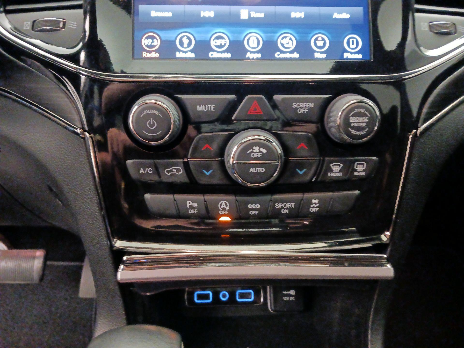 Thumbnail: 2019 Jeep Grand Cherokee - 16