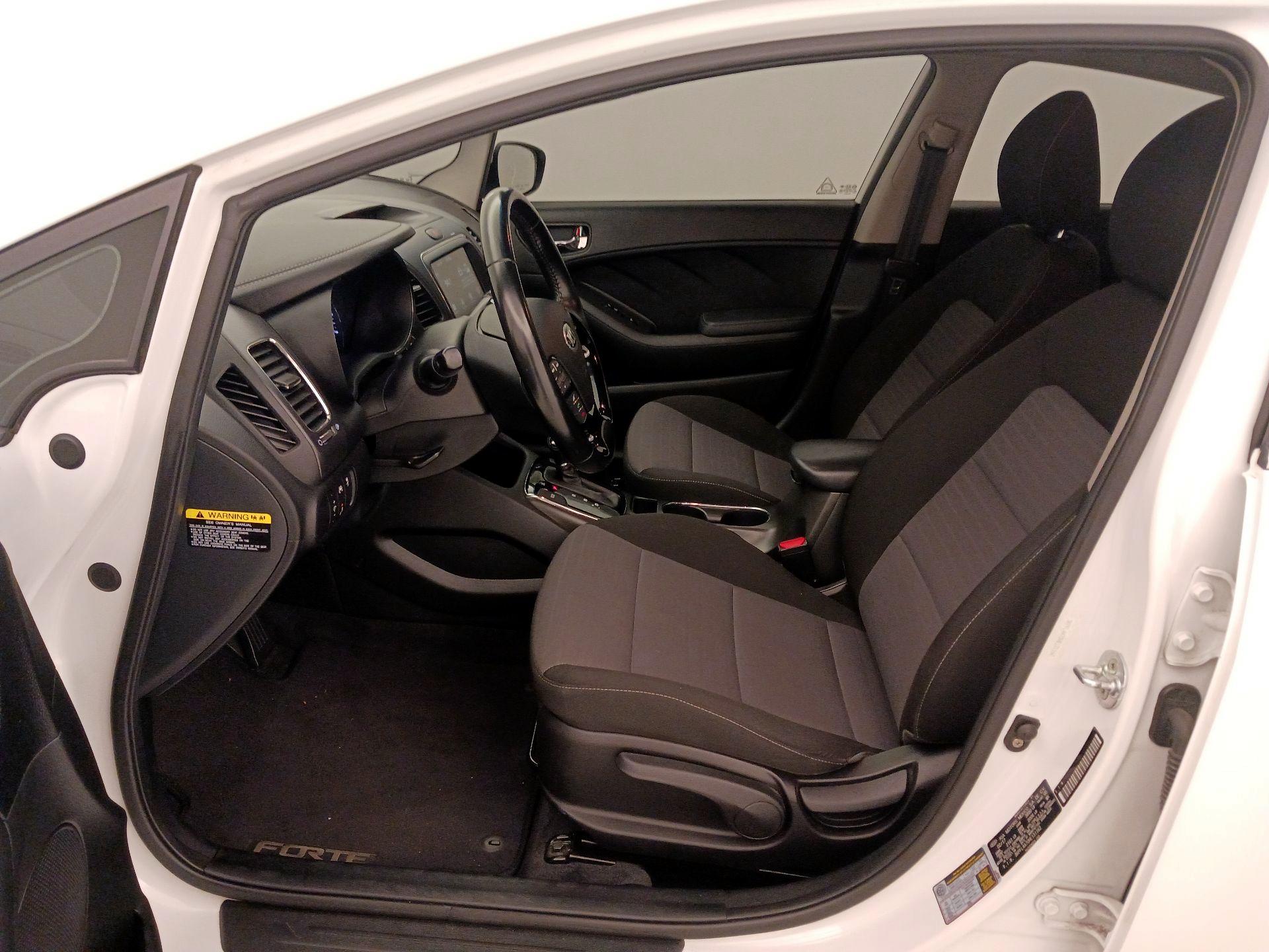 Thumbnail: 2017 Kia Forte - 11