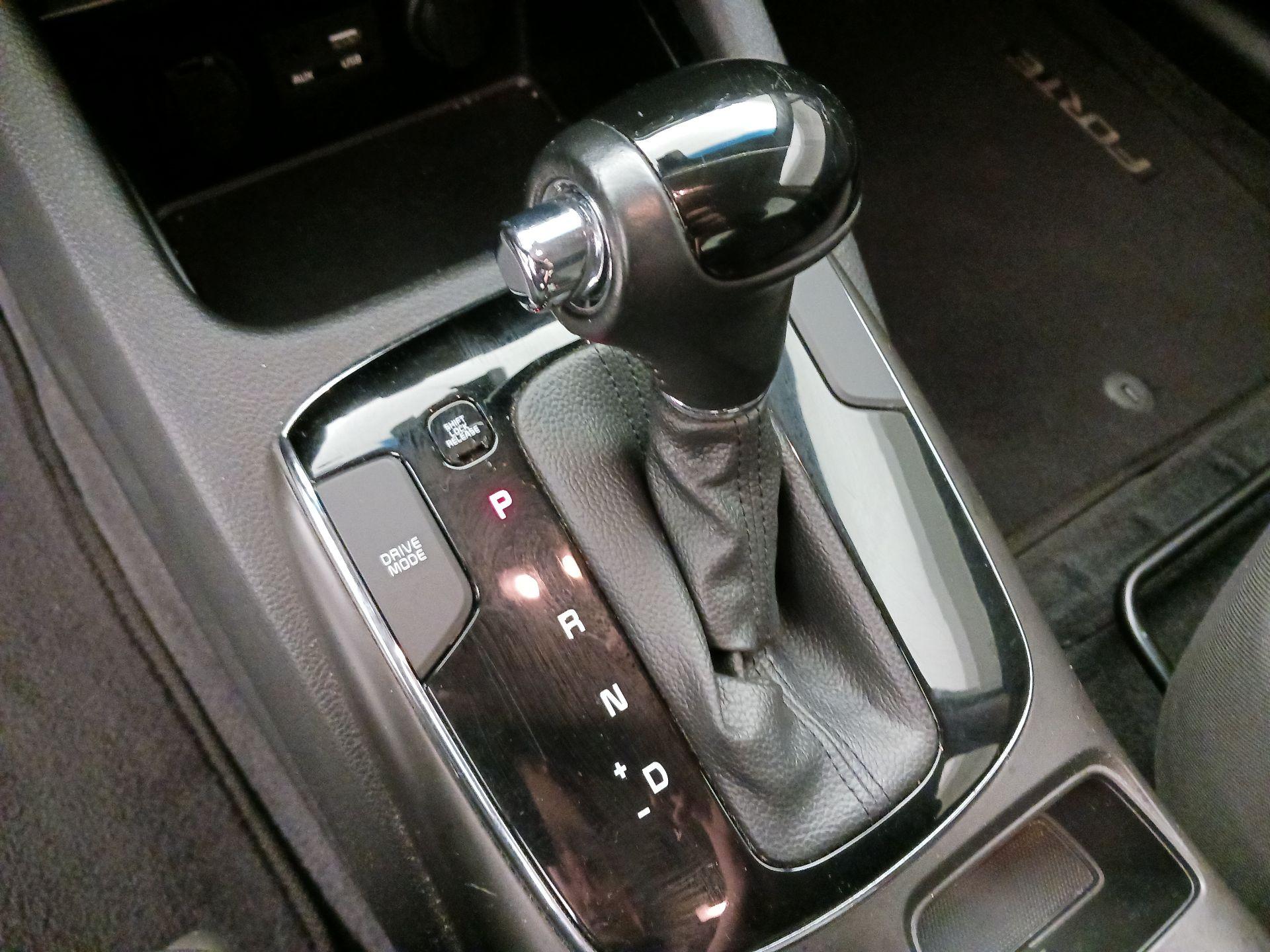 Thumbnail: 2017 Kia Forte - 17