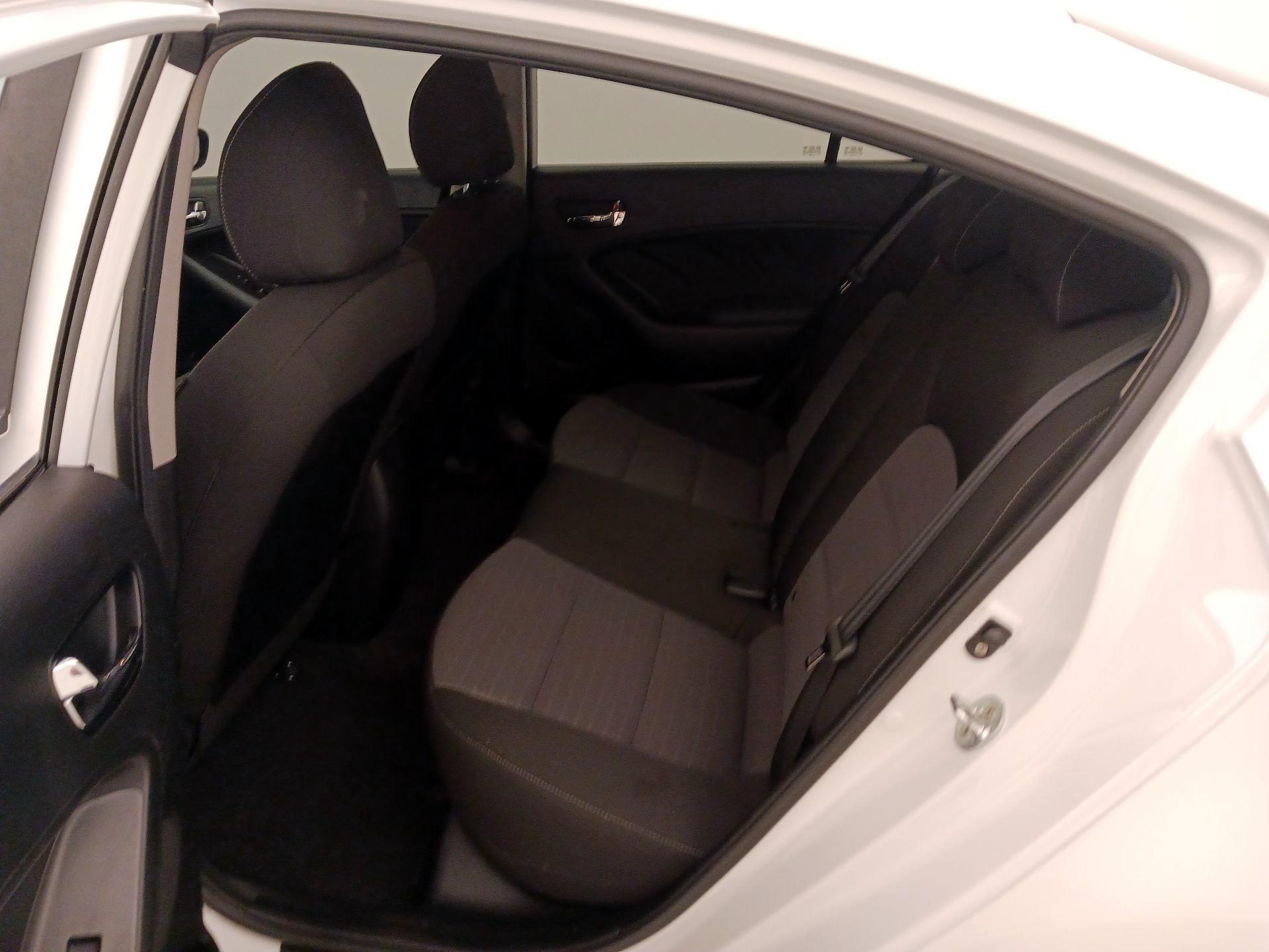 Thumbnail: 2017 Kia Forte - 19