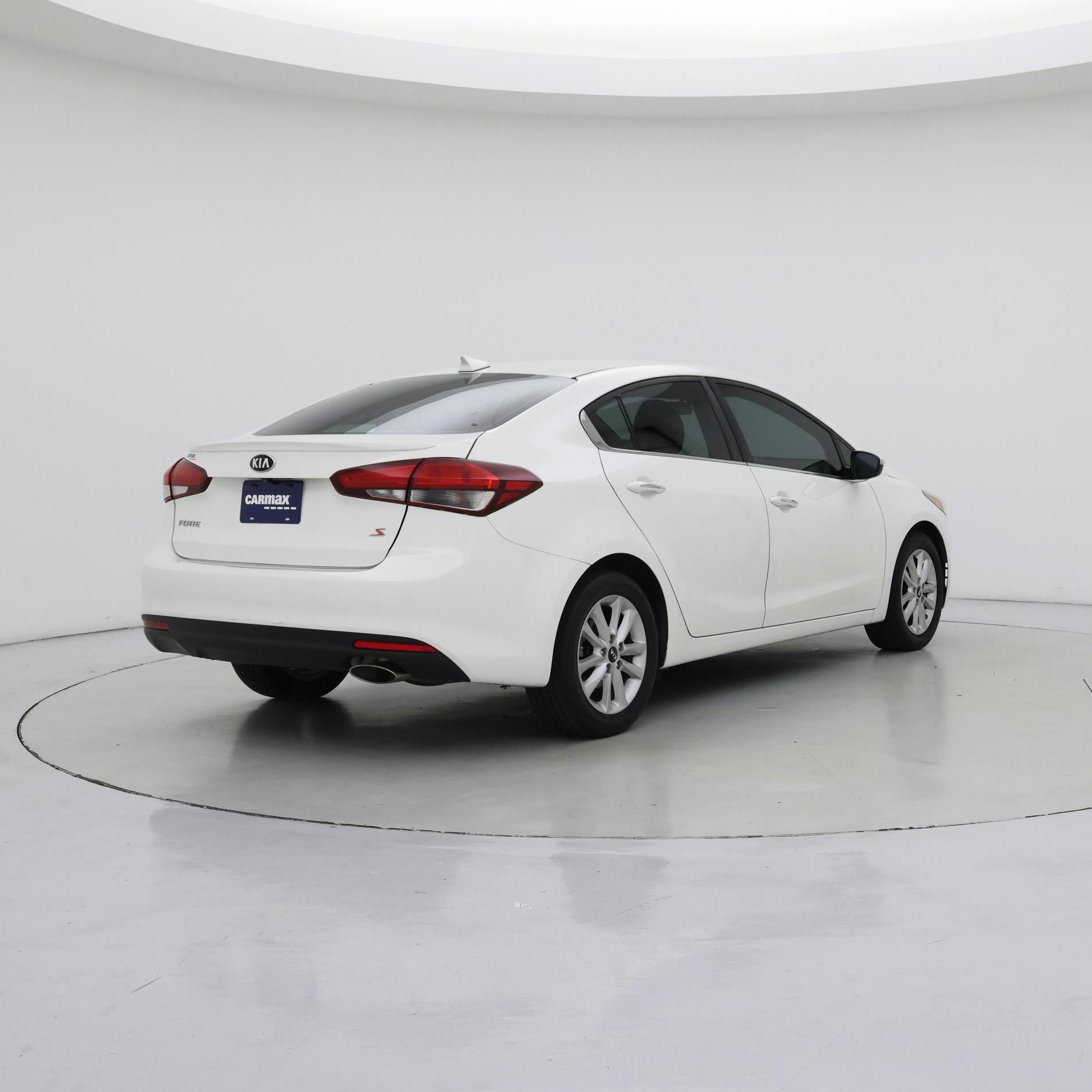 Thumbnail: 2017 Kia Forte - 8