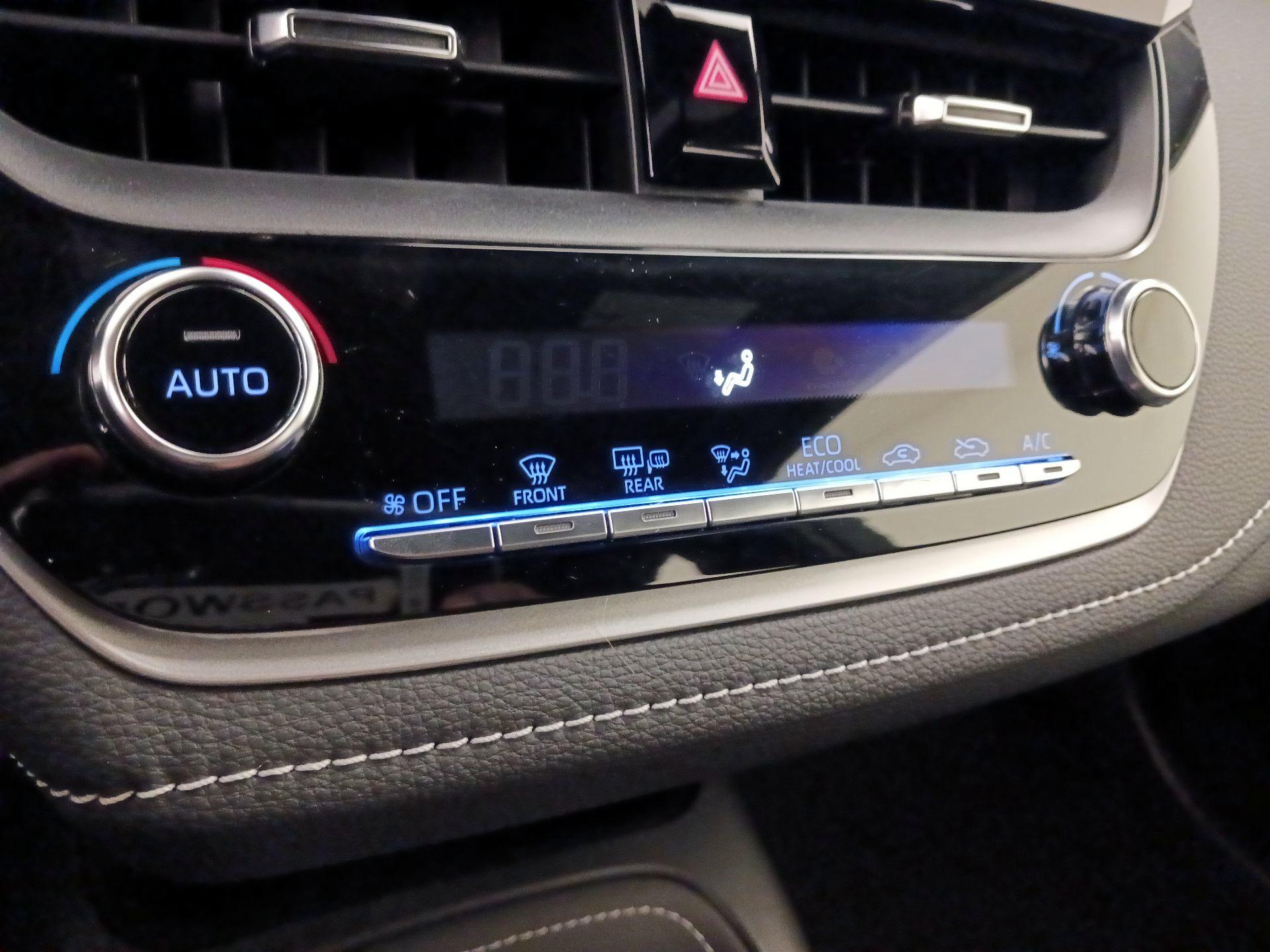 Thumbnail: 2021 Toyota Corolla - 16