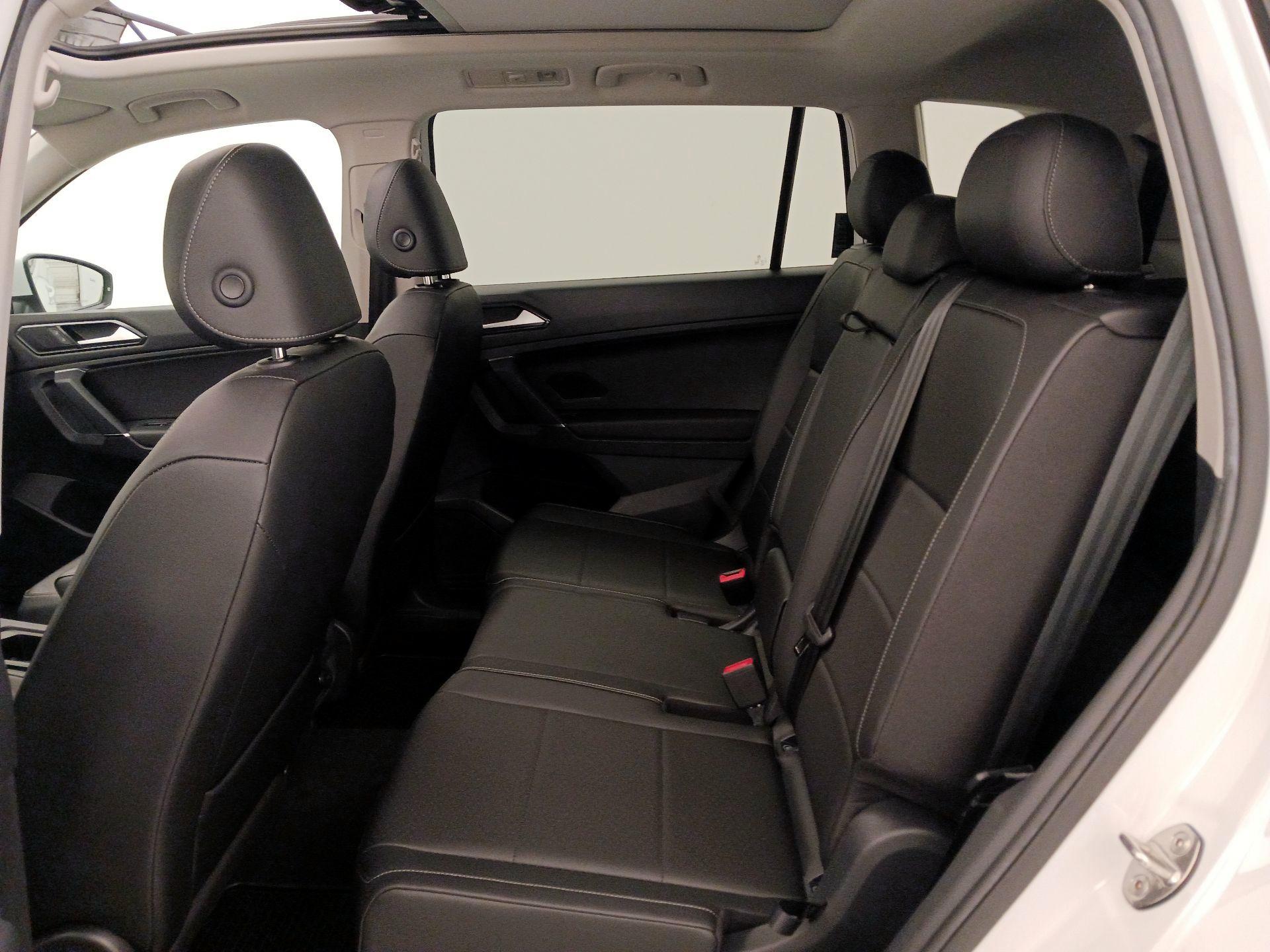 Thumbnail: 2018 Volkswagen Tiguan - 20