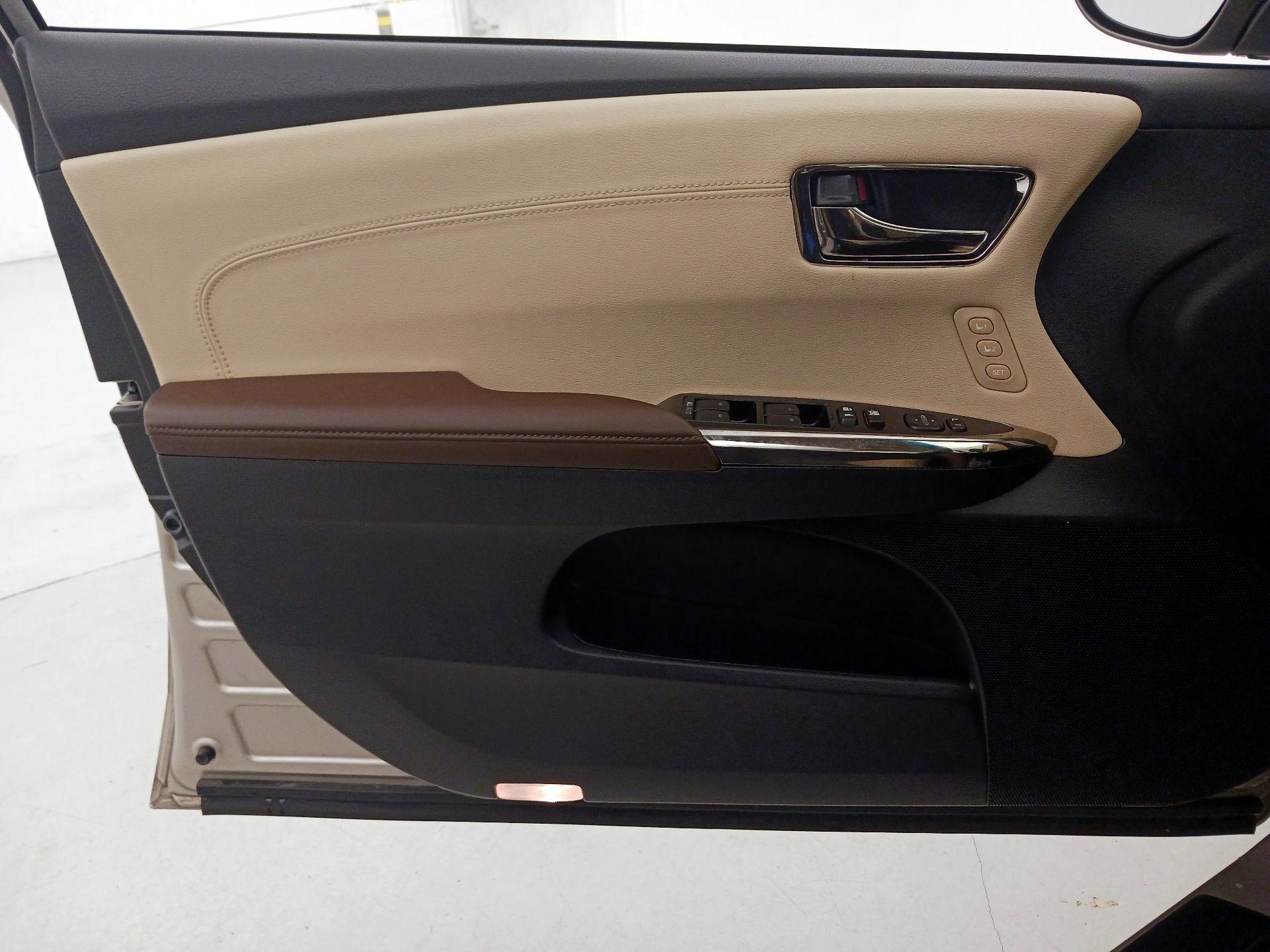 Thumbnail: 2014 Toyota Avalon - 12