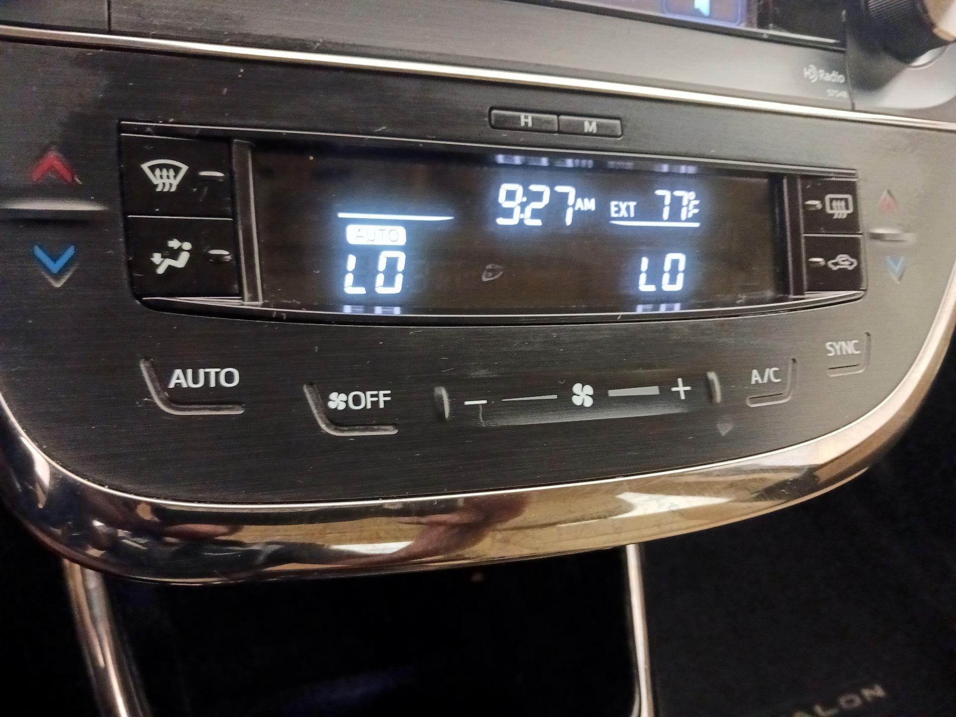 Thumbnail: 2014 Toyota Avalon - 16