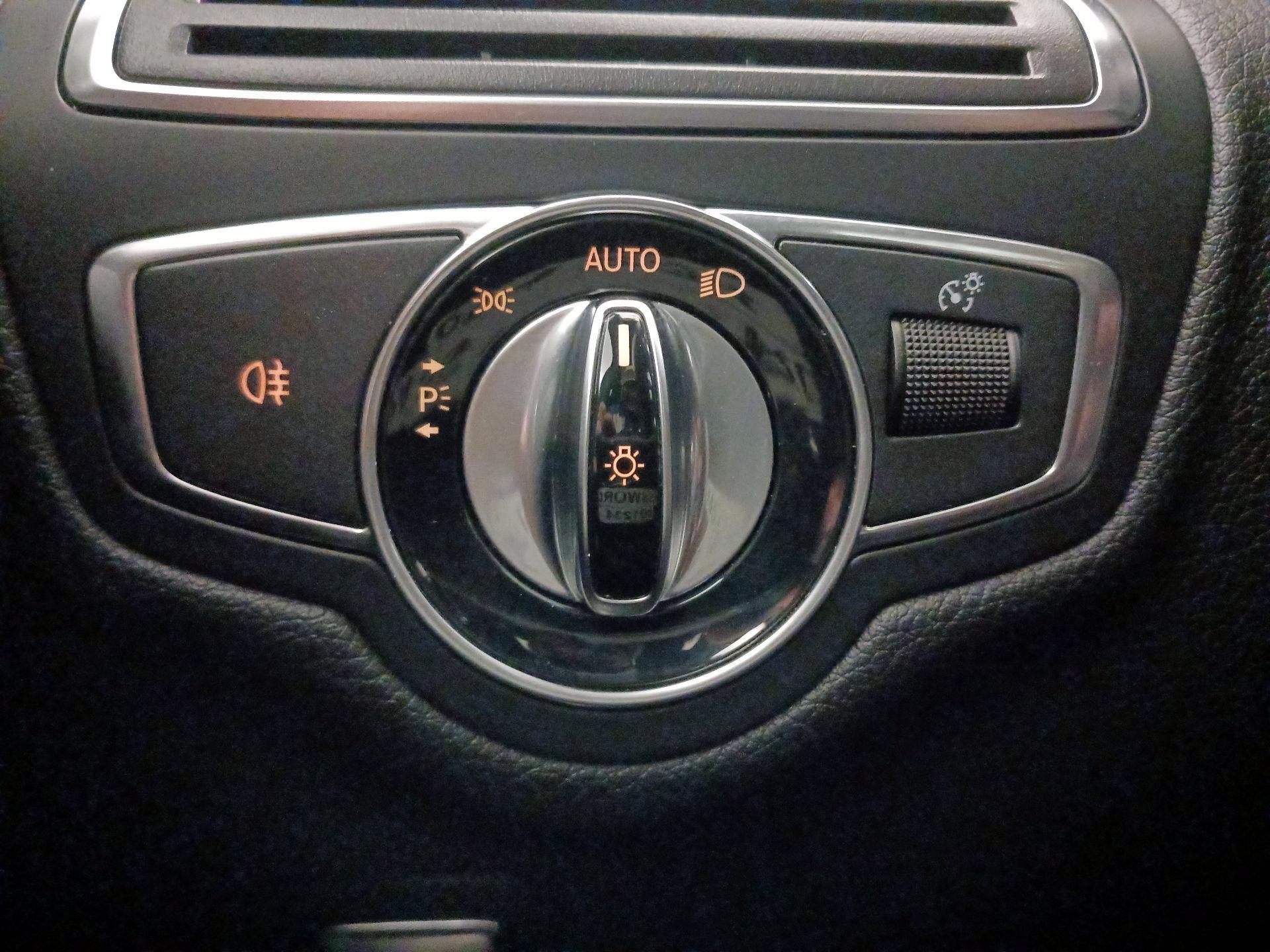 Thumbnail: 2016 Mercedes-Benz C-Class - 11