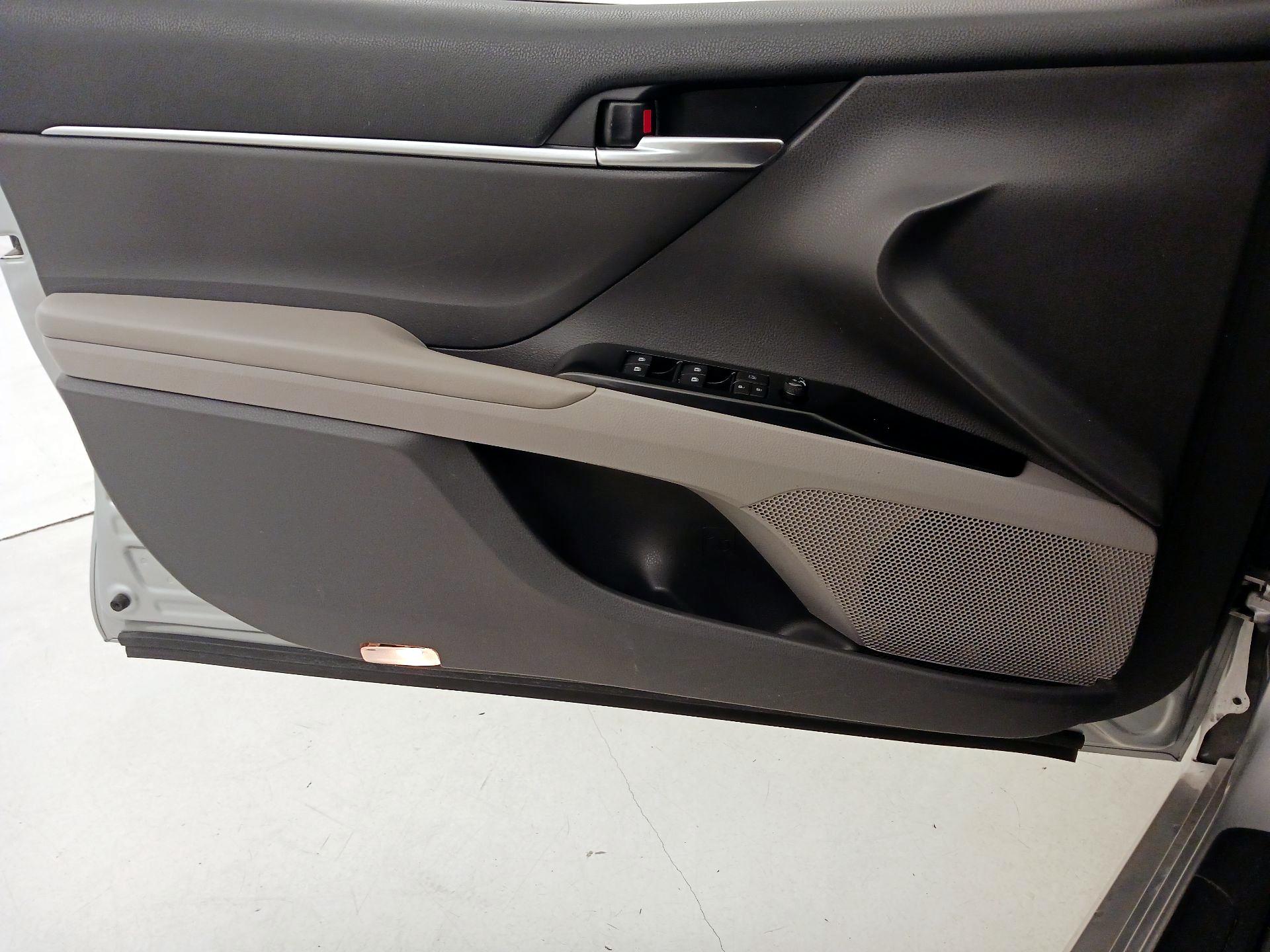 Thumbnail: 2019 Toyota Camry - 12