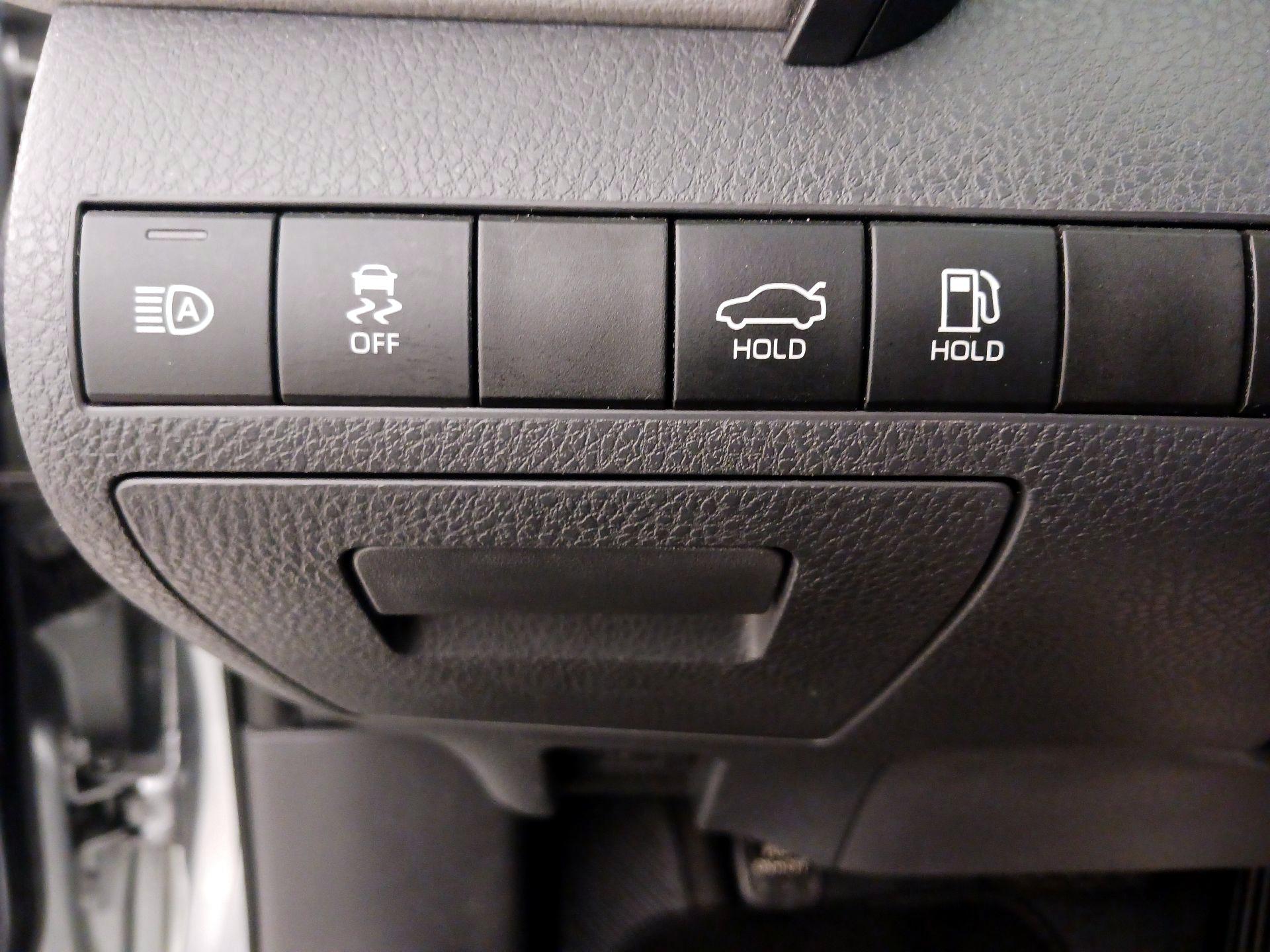Thumbnail: 2019 Toyota Camry - 13