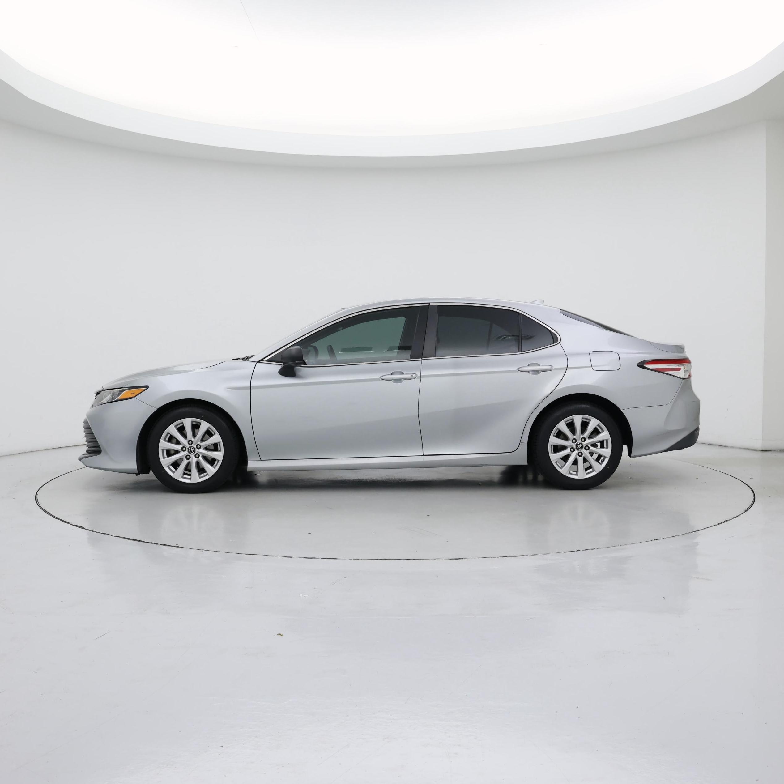 Thumbnail: 2019 Toyota Camry - 3