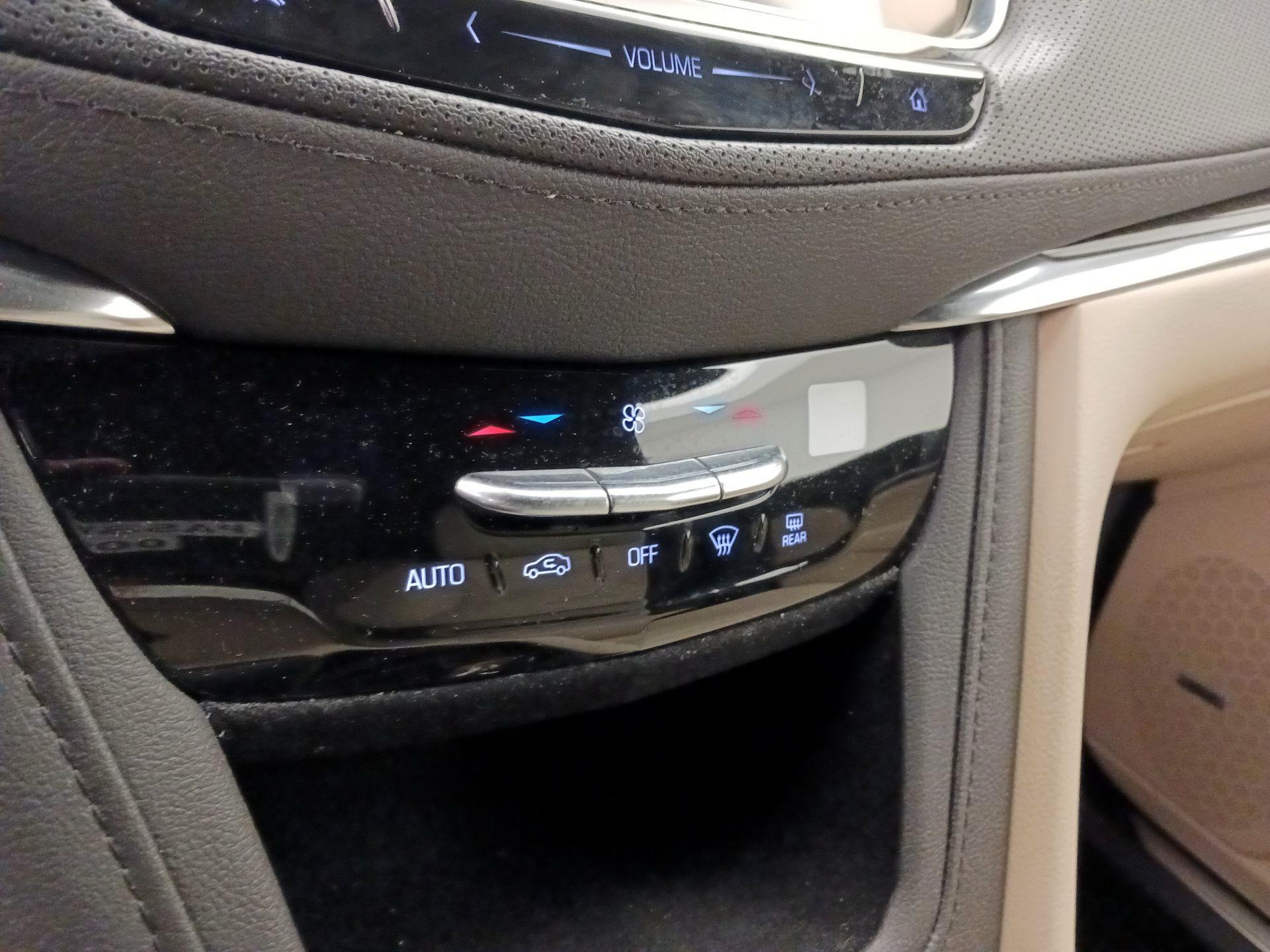 Thumbnail: 2019 Cadillac XT5 - 16