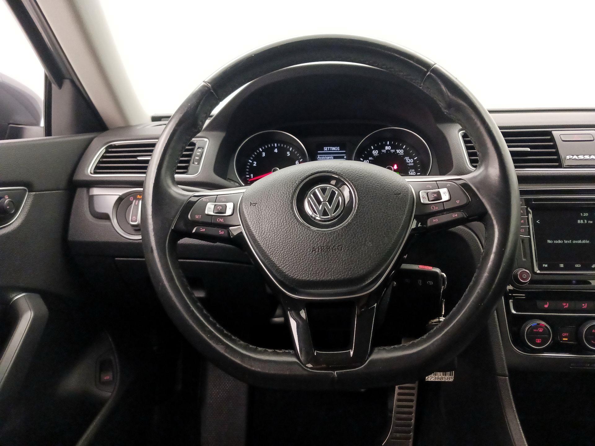 Thumbnail: 2018 Volkswagen Passat - 10