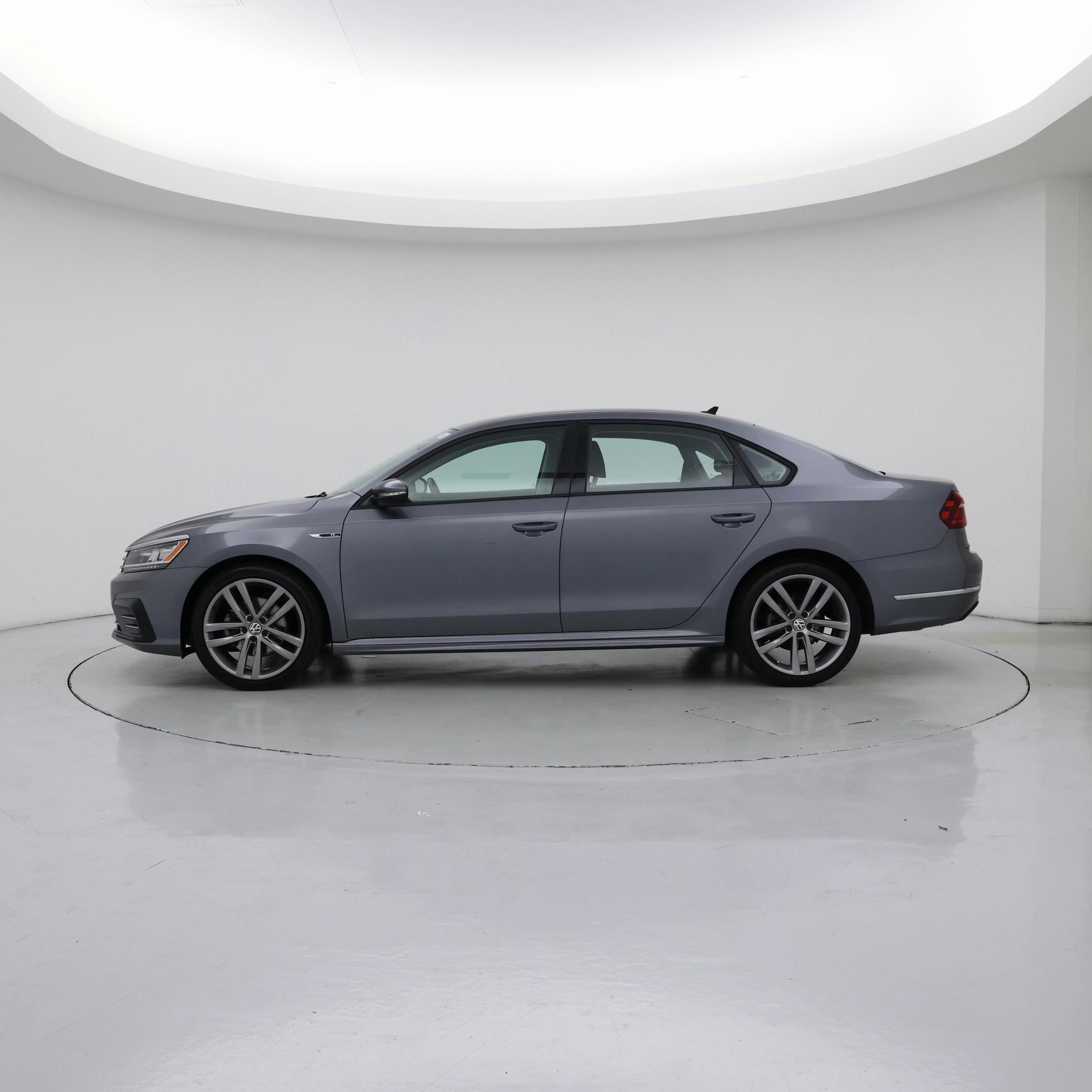 Thumbnail: 2018 Volkswagen Passat - 3