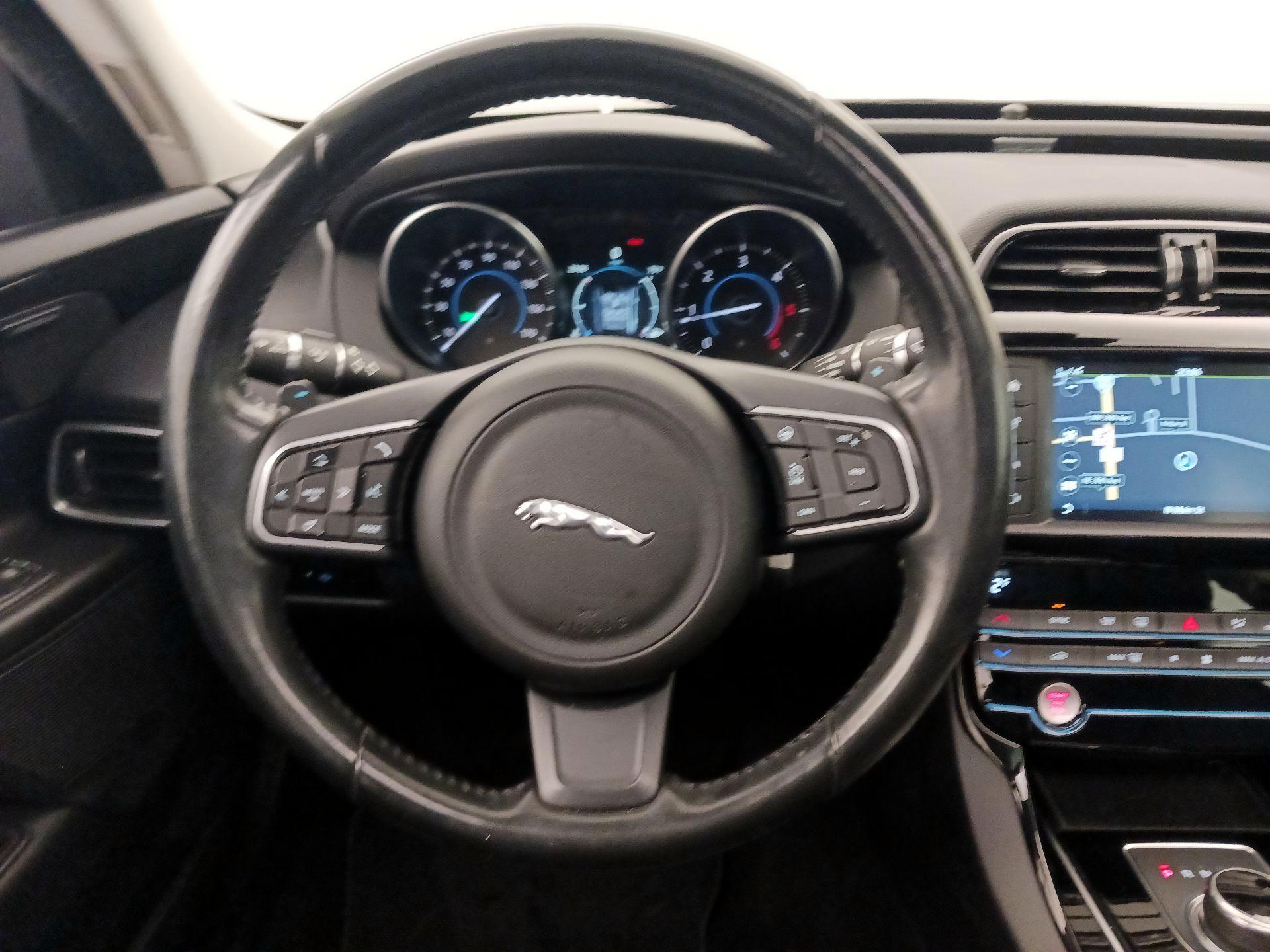 Thumbnail: 2017 Jaguar XE - 10