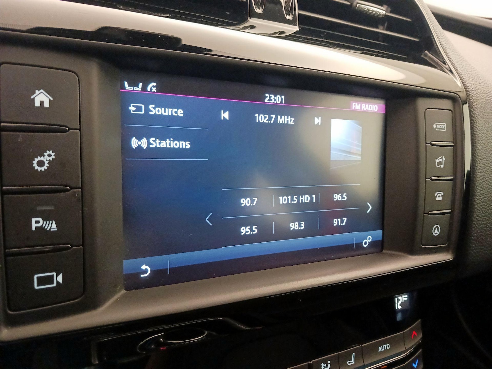 2017 Jaguar XE Premium - Photo 17
