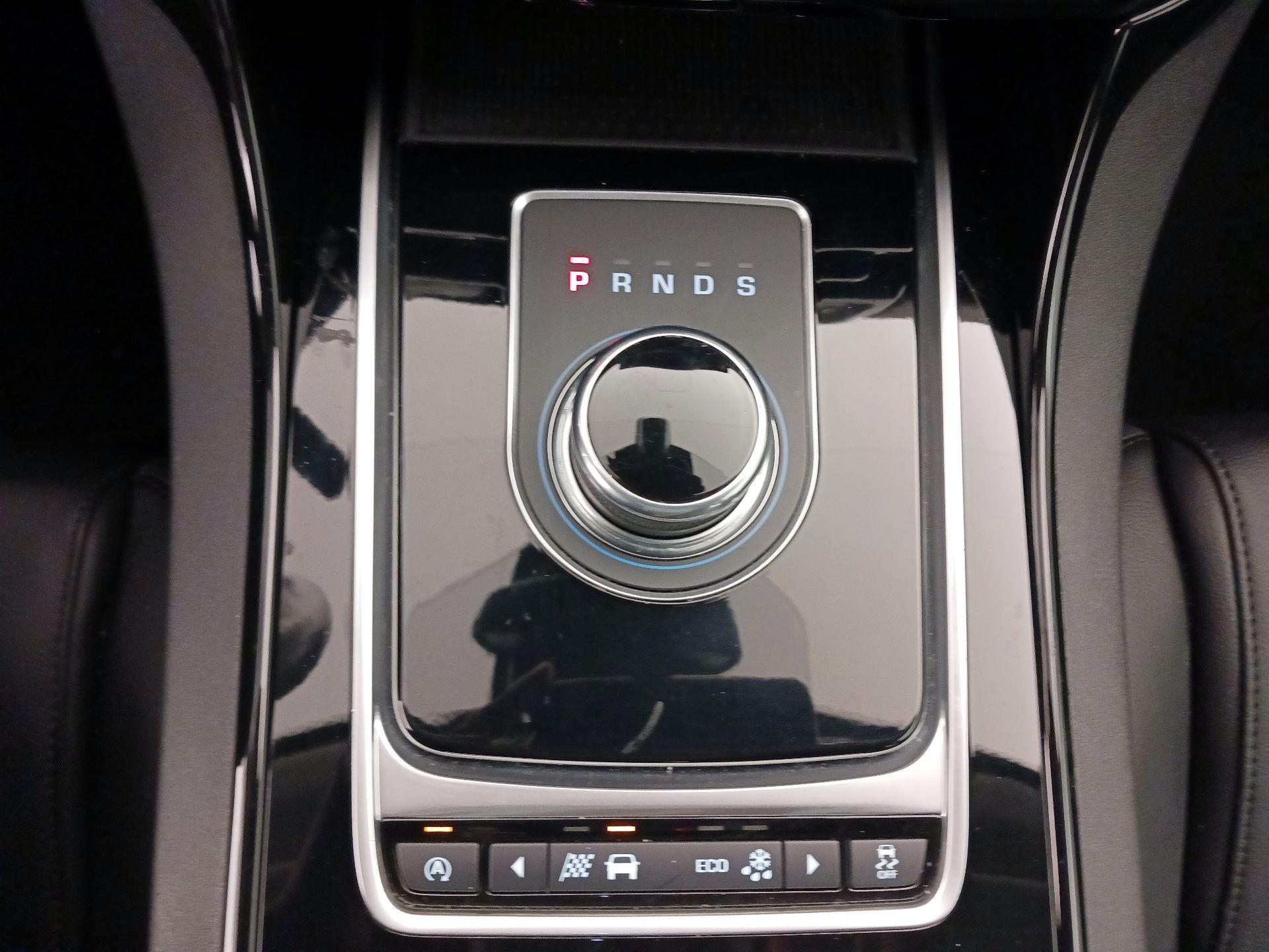 Thumbnail: 2017 Jaguar XE - 18