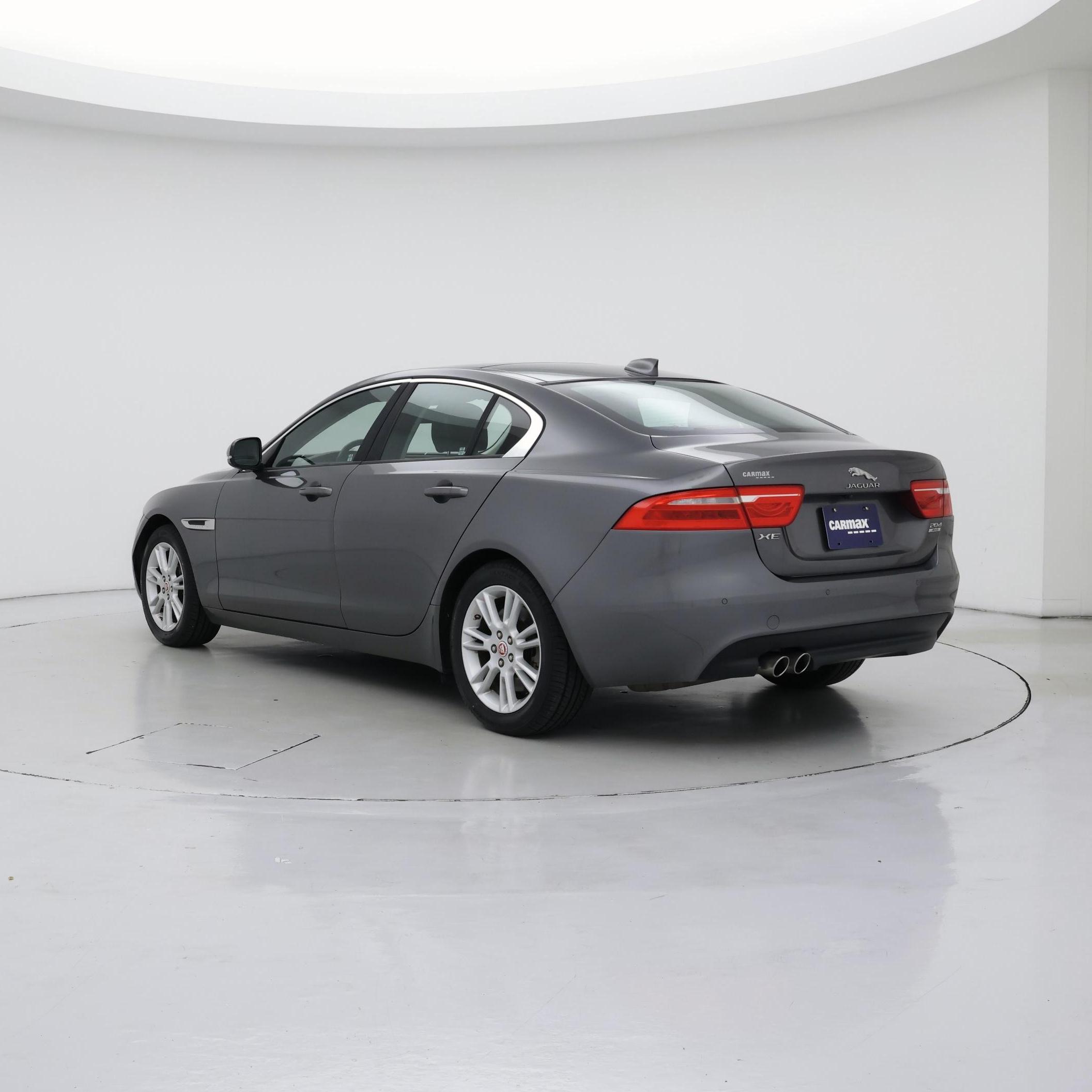 Thumbnail: 2017 Jaguar XE - 2