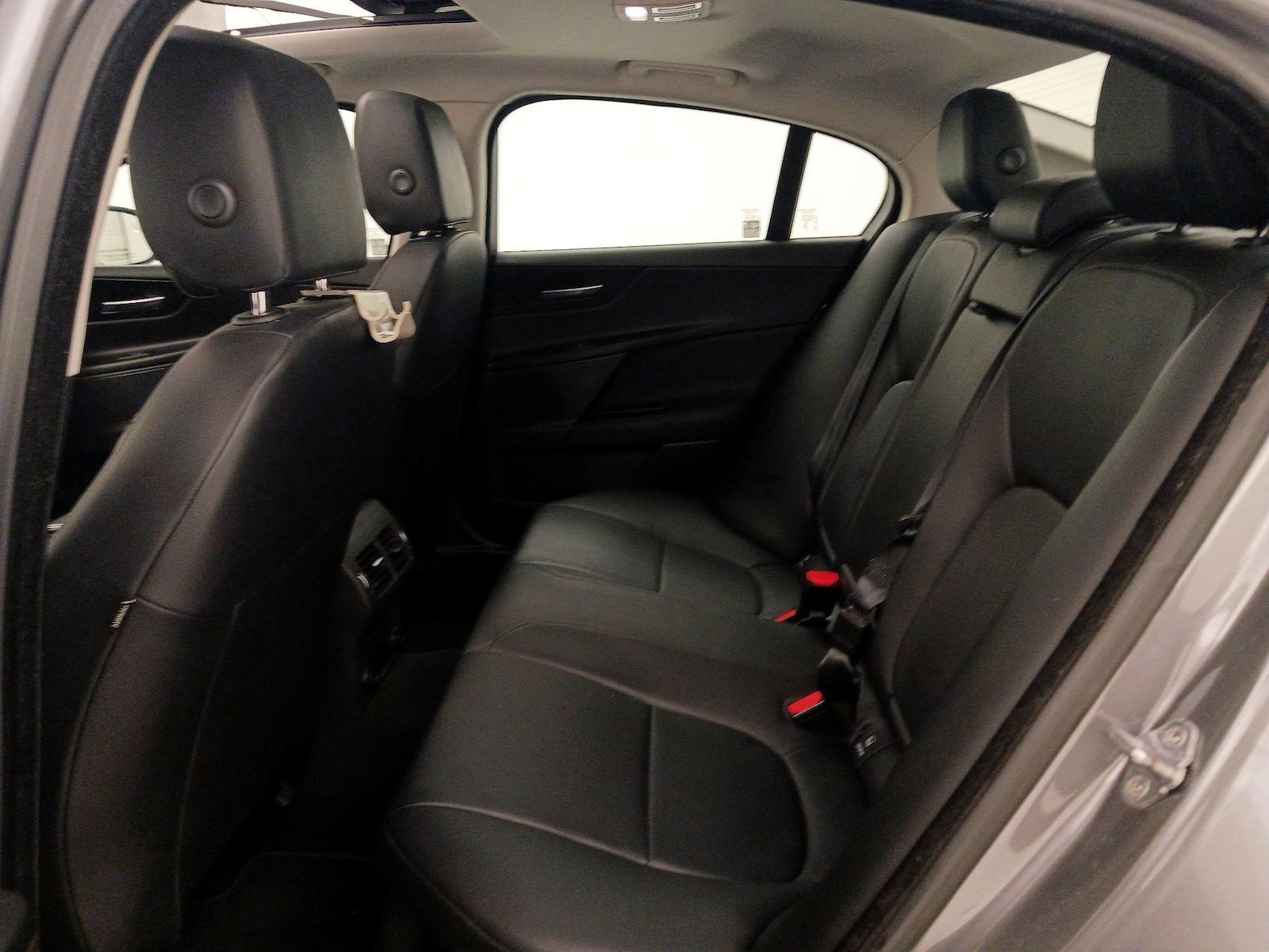 2017 Jaguar XE Premium - Photo 22