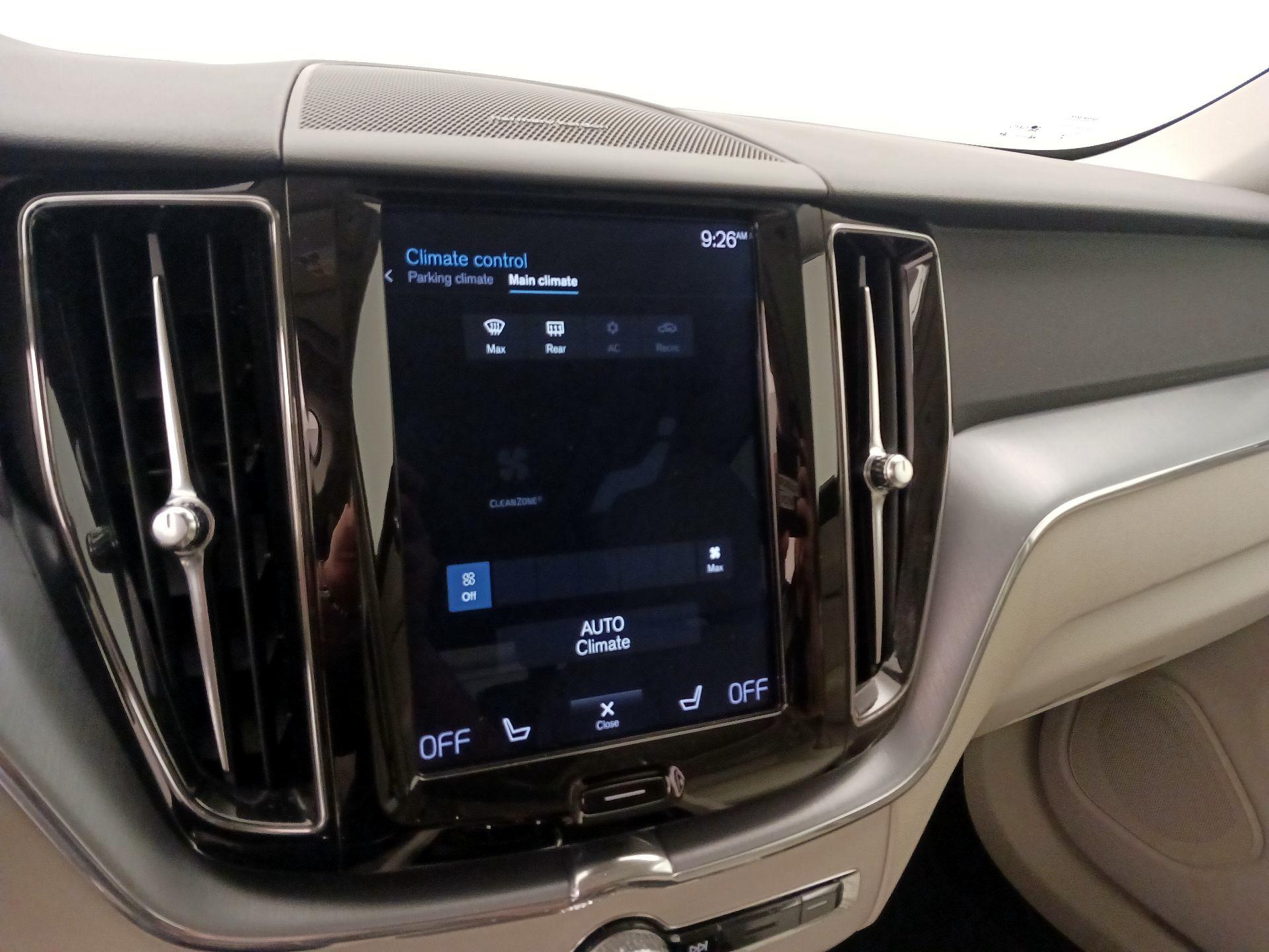 Thumbnail: 2020 Volvo XC60 - 17