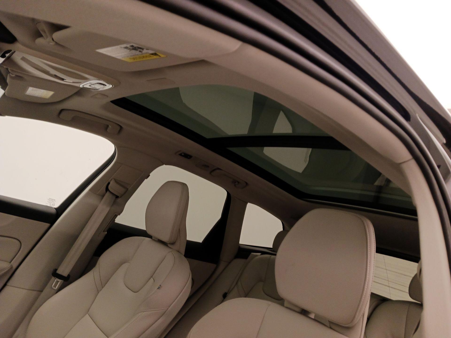 Thumbnail: 2020 Volvo XC60 - 20