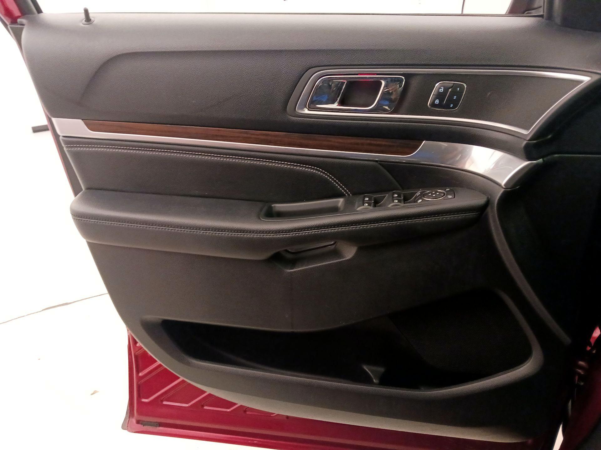 Thumbnail: 2016 Ford Explorer - 12
