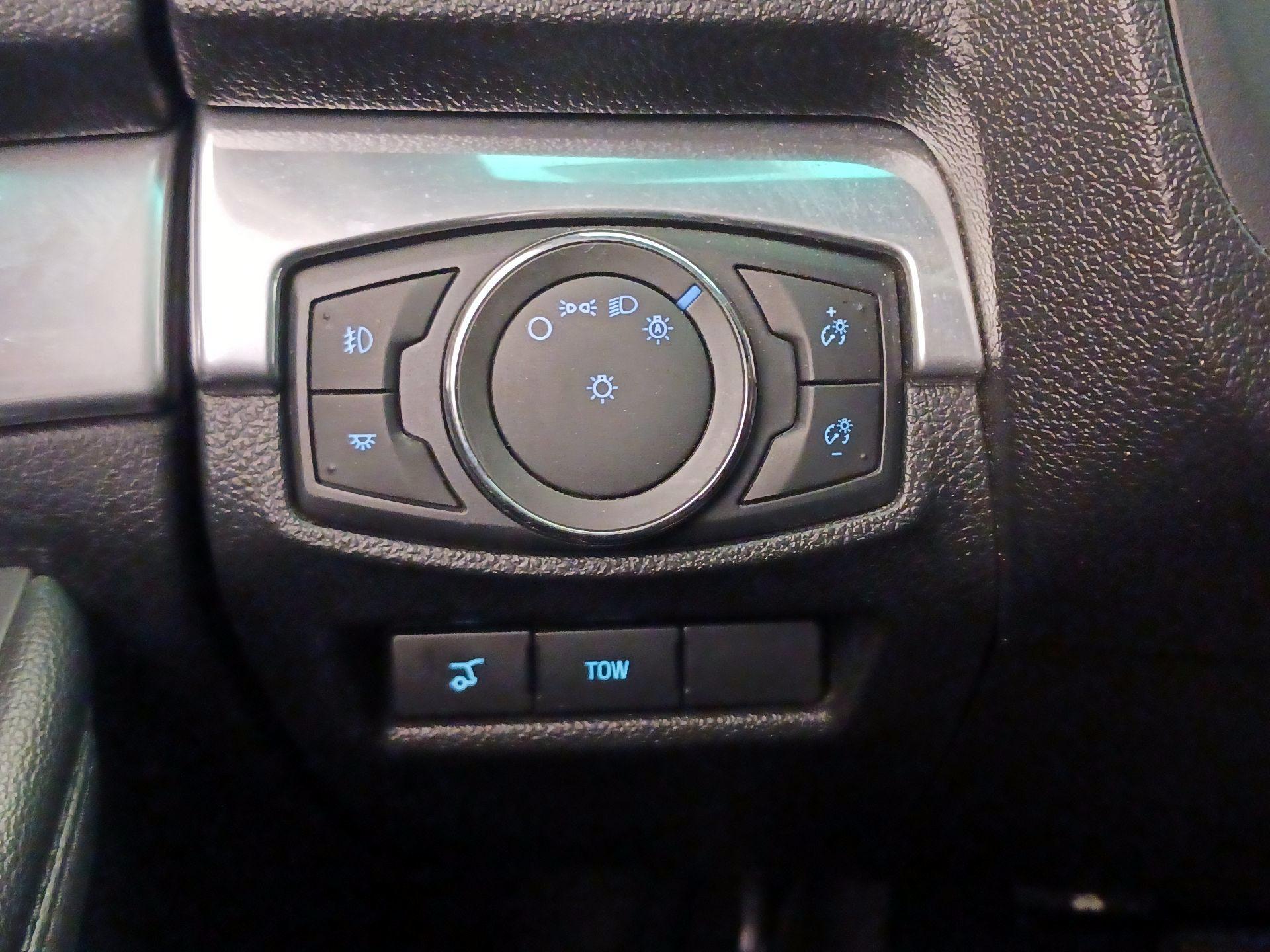 Thumbnail: 2016 Ford Explorer - 13