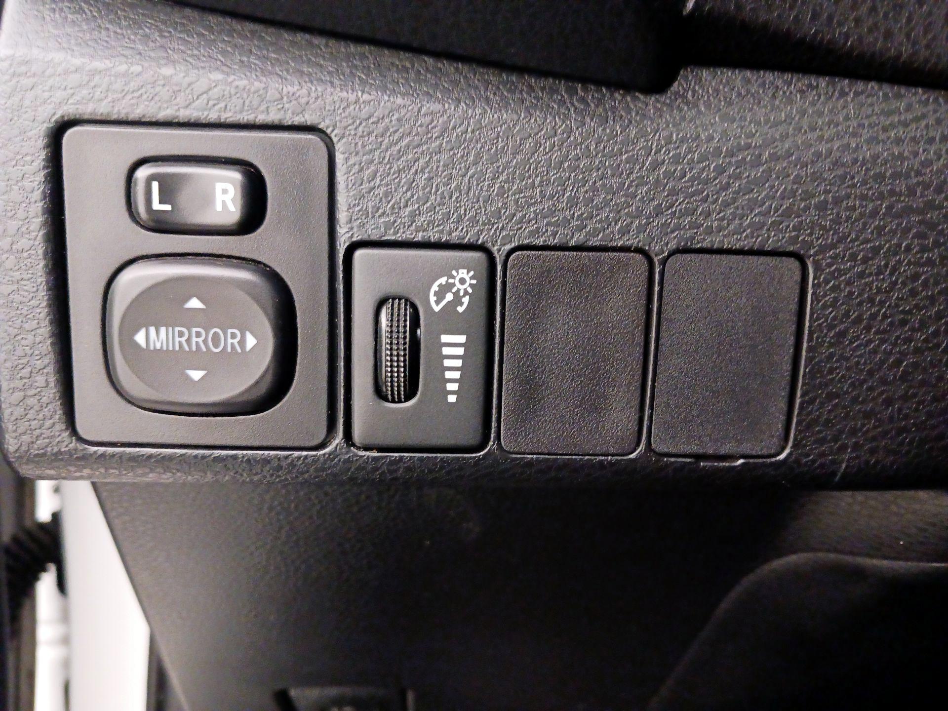 Thumbnail: 2014 Toyota Corolla - 13