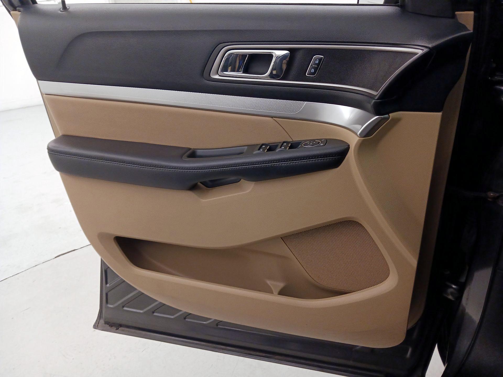 Thumbnail: 2016 Ford Explorer - 12