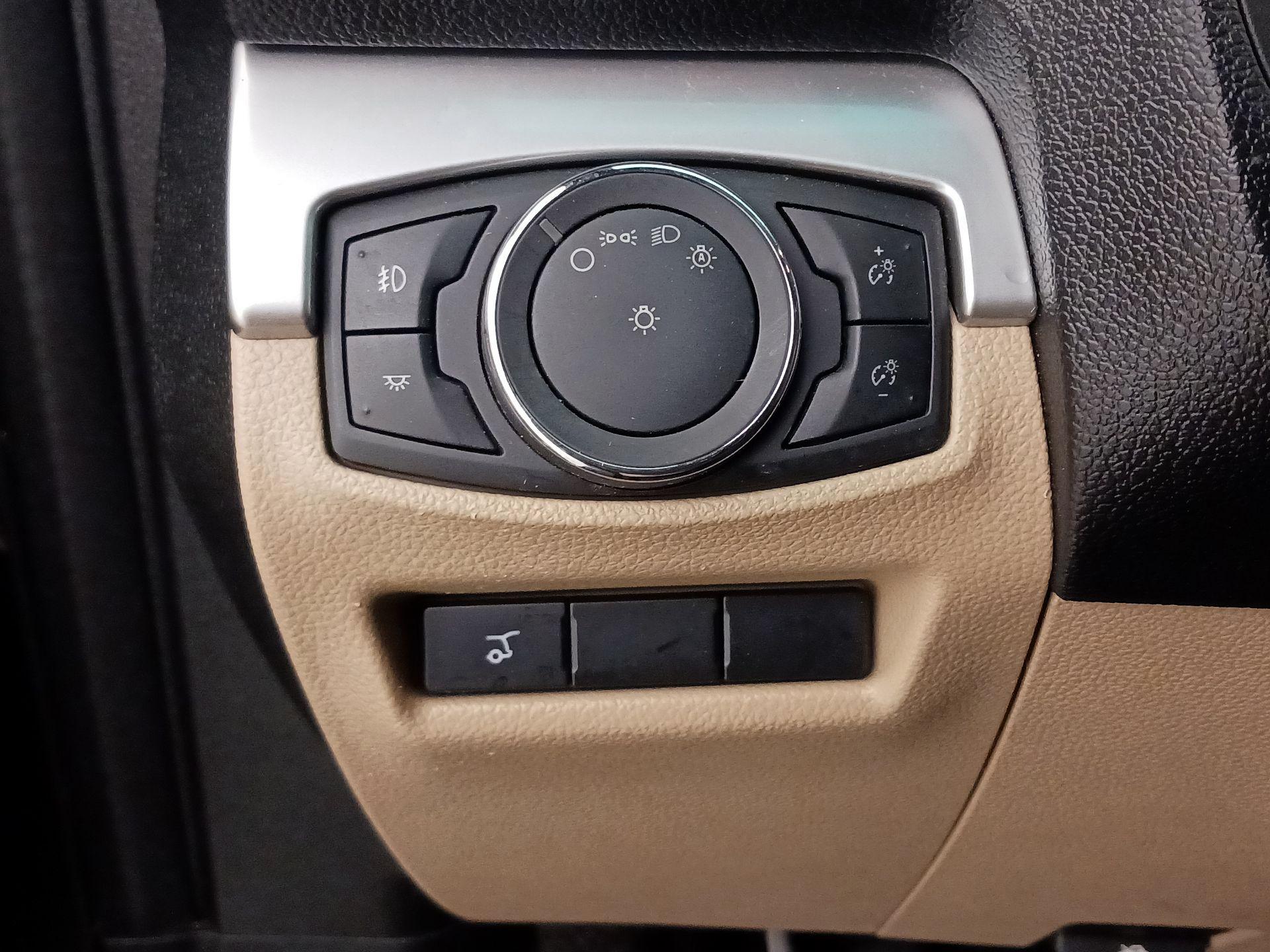 Thumbnail: 2016 Ford Explorer - 13