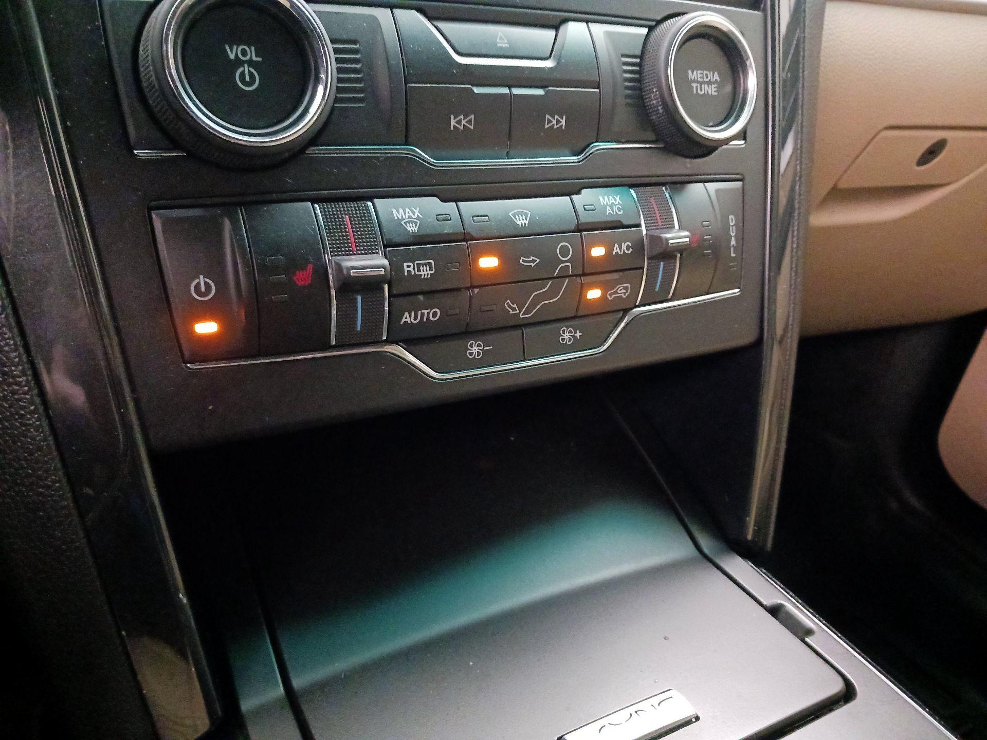 Thumbnail: 2016 Ford Explorer - 16