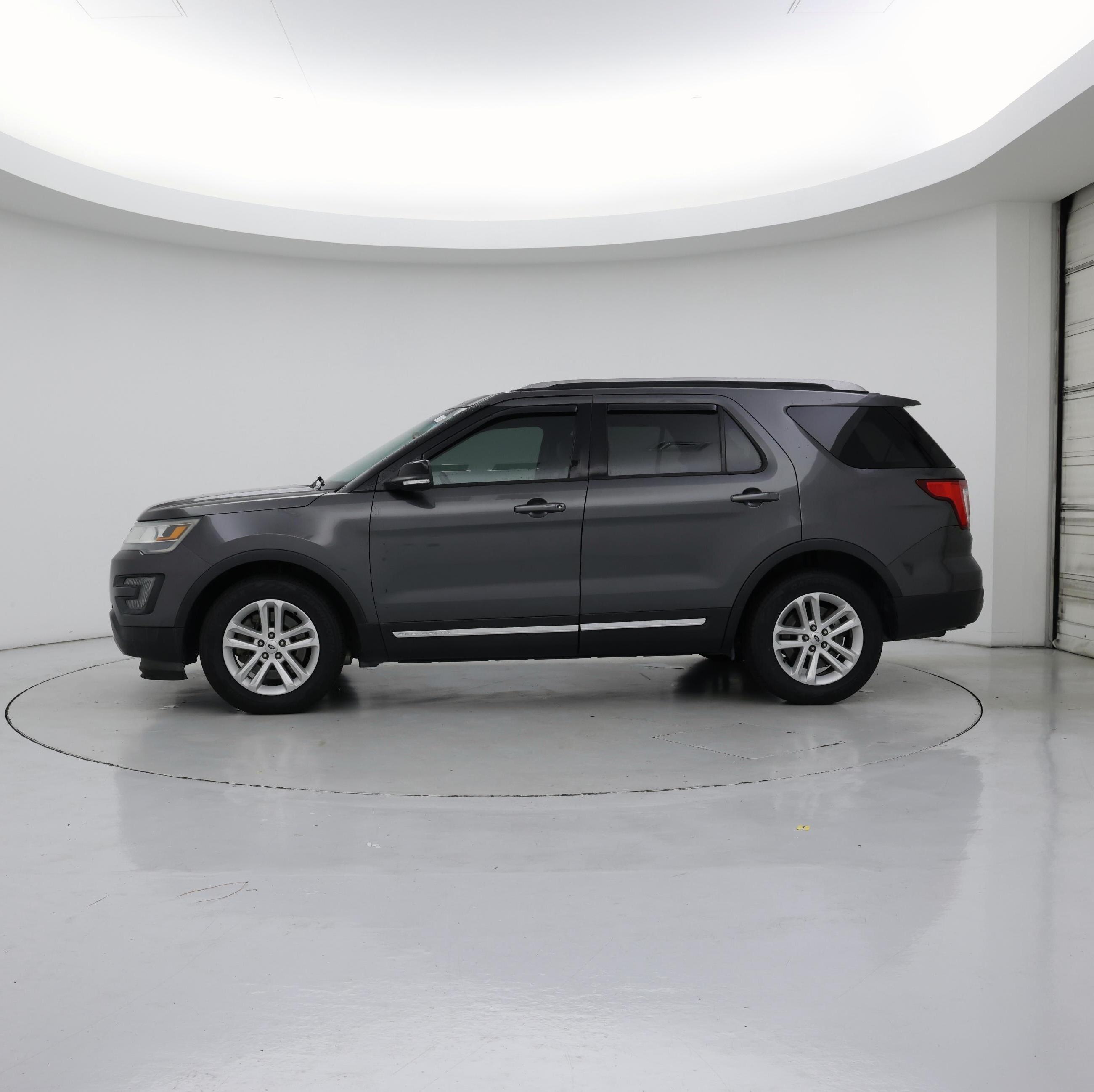 Thumbnail: 2016 Ford Explorer - 3