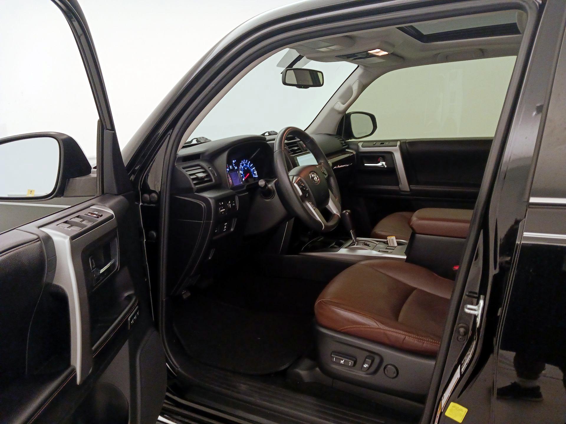 Thumbnail: 2016 Toyota 4Runner - 11