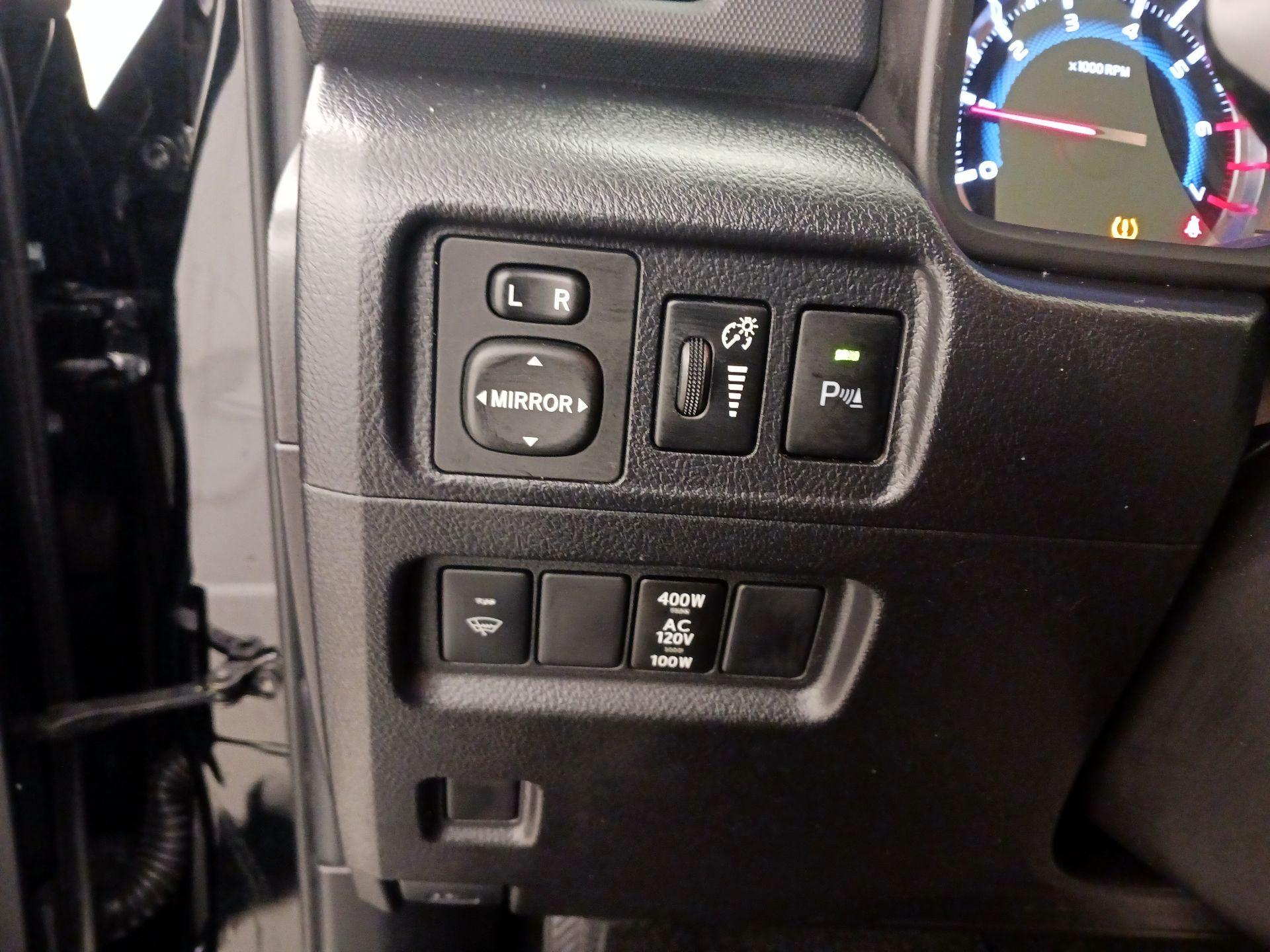 Thumbnail: 2016 Toyota 4Runner - 13