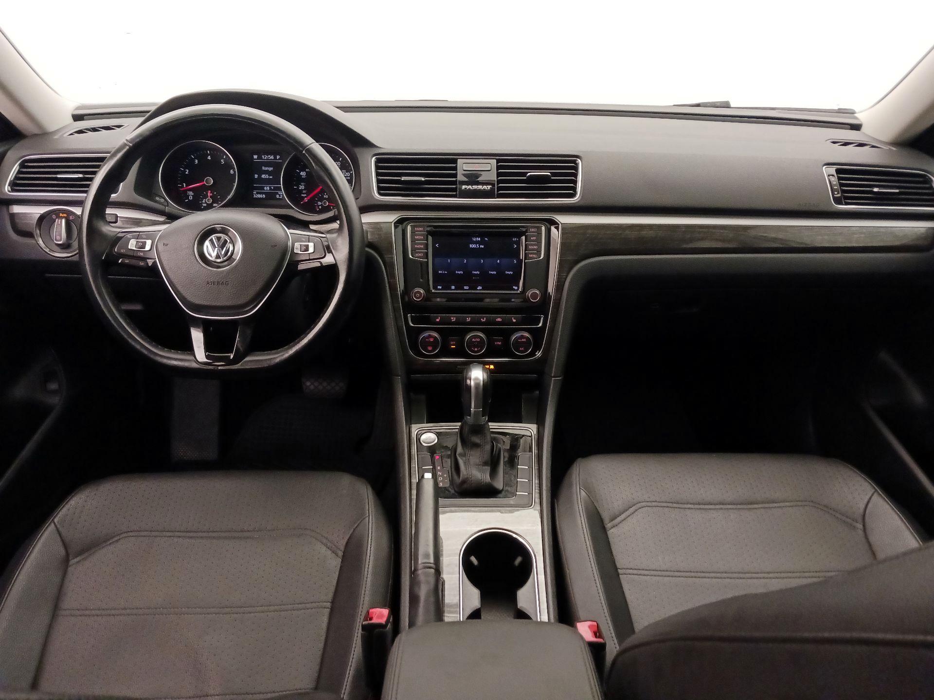 Thumbnail: 2018 Volkswagen Passat - 9