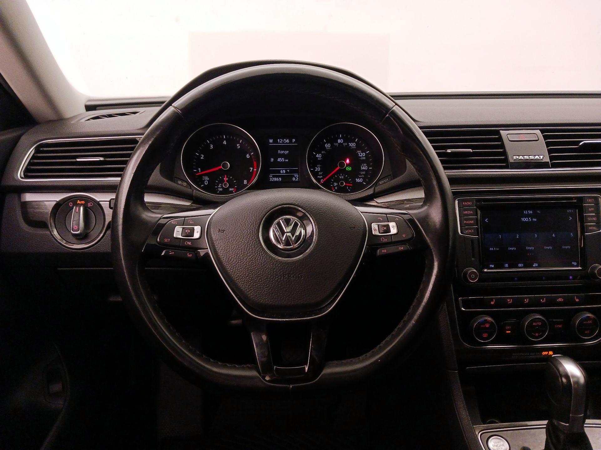 Thumbnail: 2018 Volkswagen Passat - 10