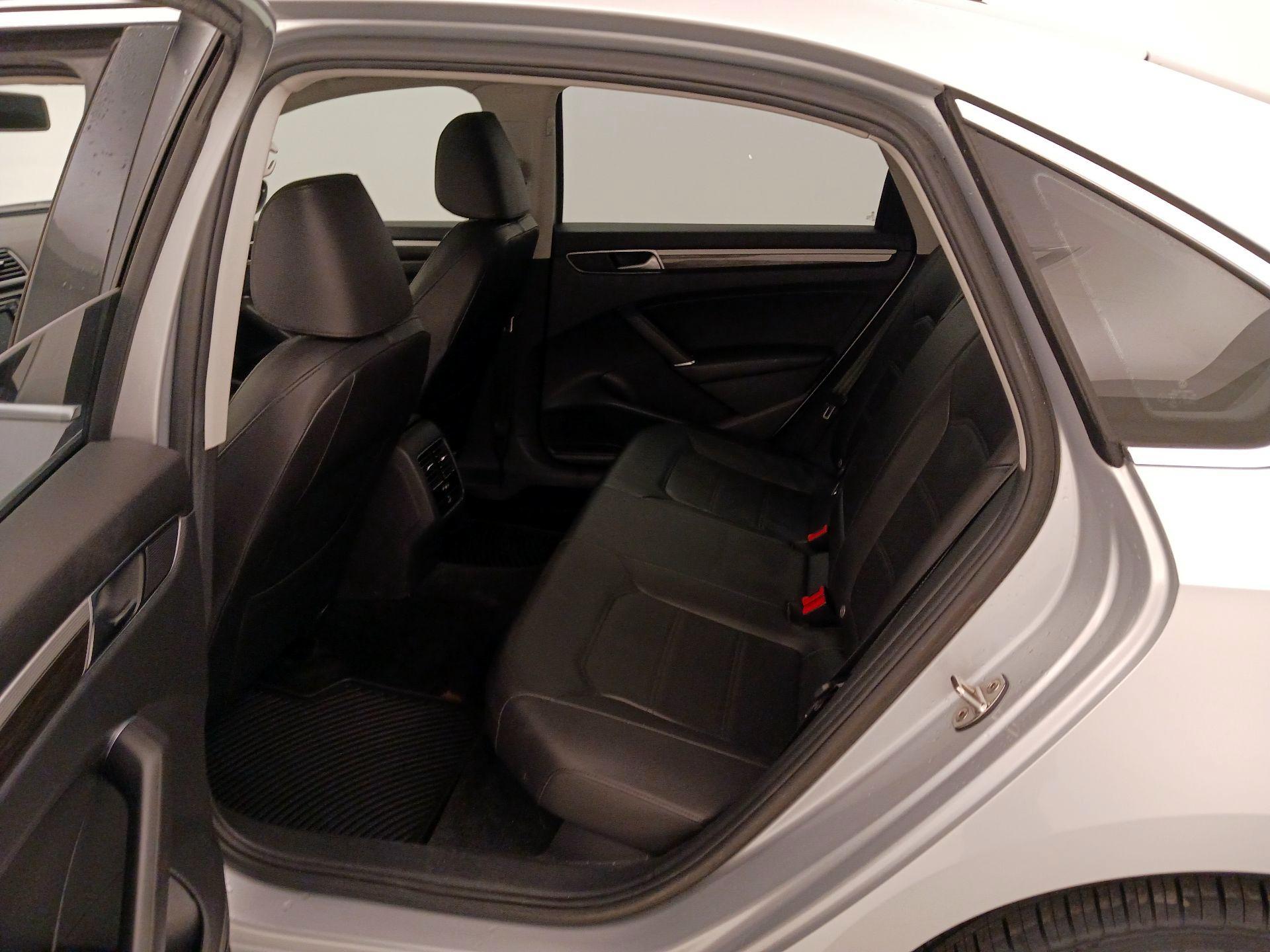 Thumbnail: 2018 Volkswagen Passat - 20