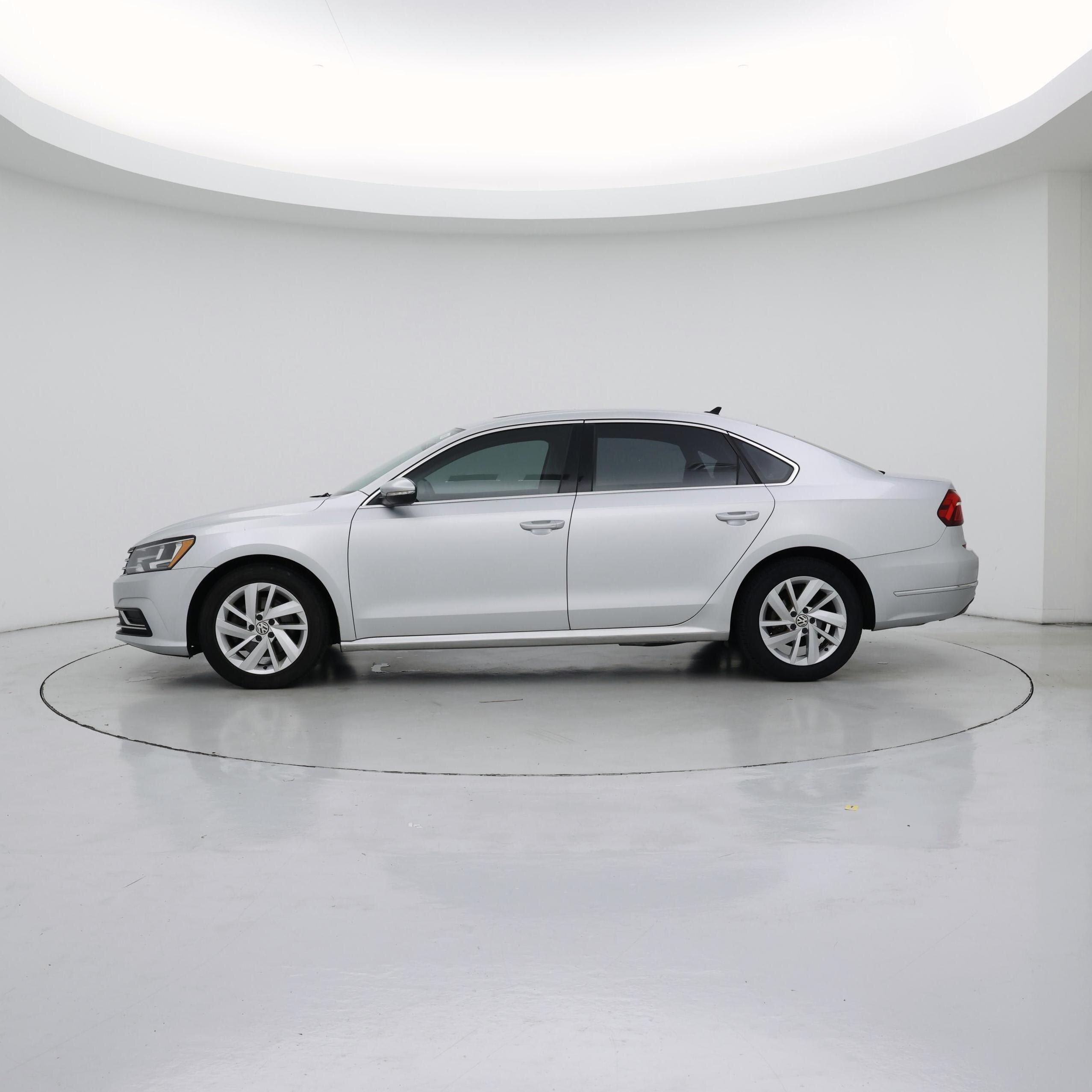 Thumbnail: 2018 Volkswagen Passat - 3