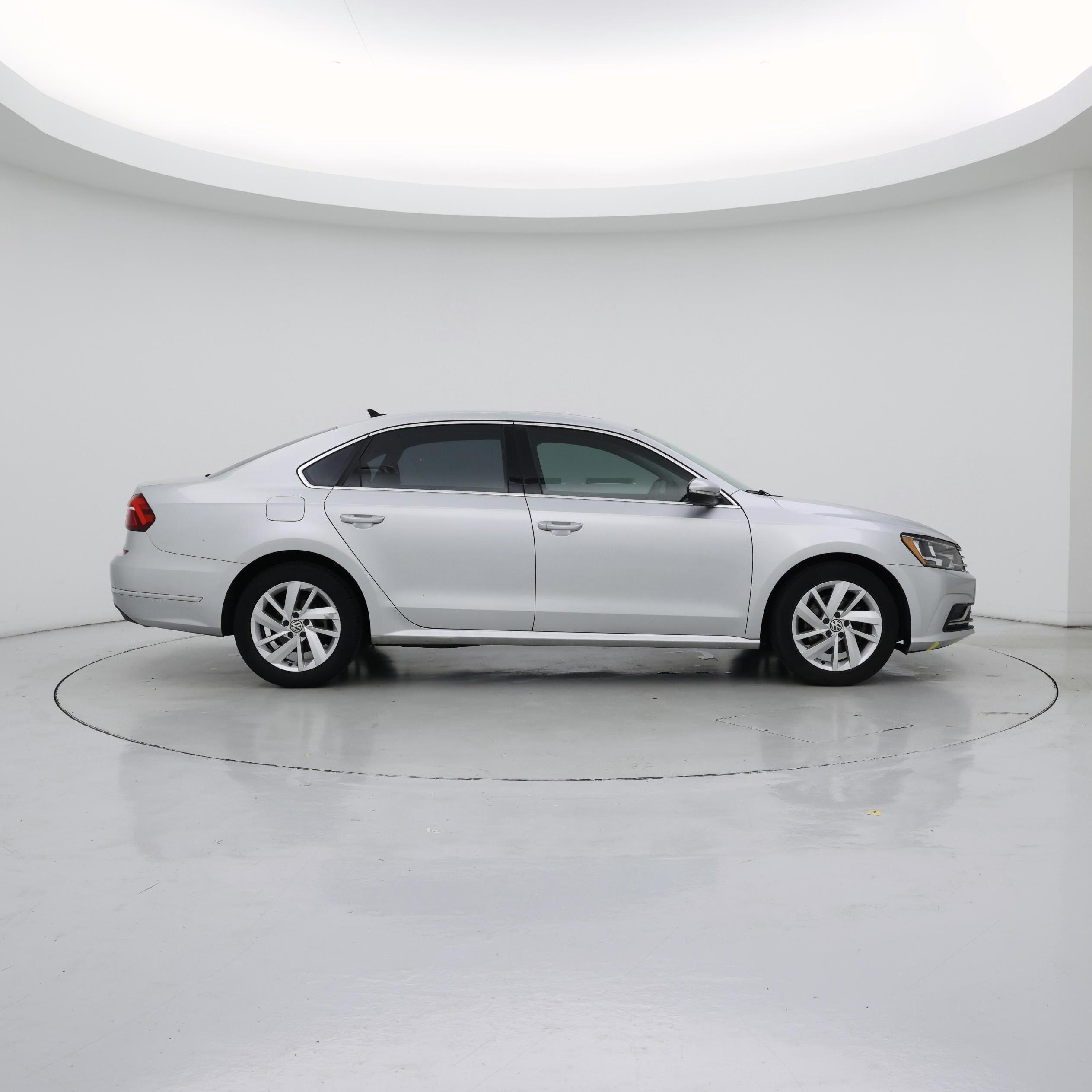 Thumbnail: 2018 Volkswagen Passat - 7