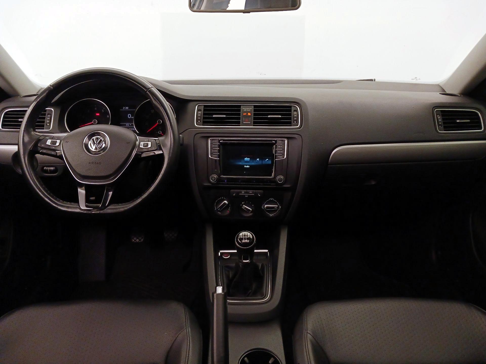 Thumbnail: 2017 Volkswagen Jetta - 9