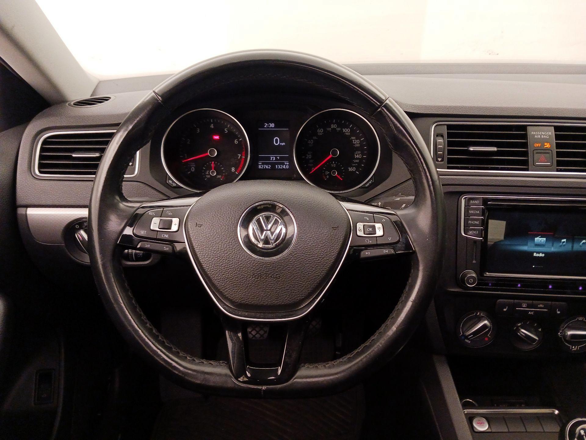 Thumbnail: 2017 Volkswagen Jetta - 10