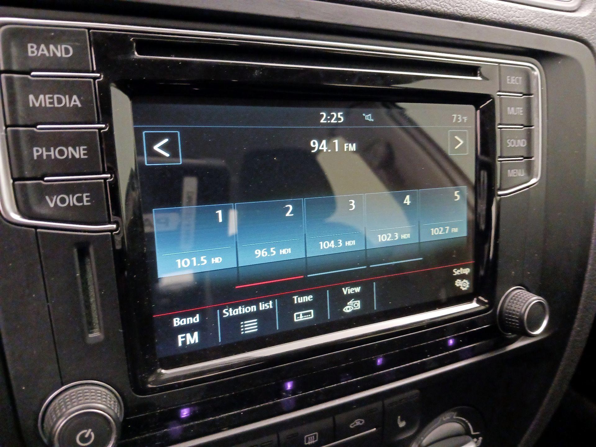 Thumbnail: 2017 Volkswagen Jetta - 15