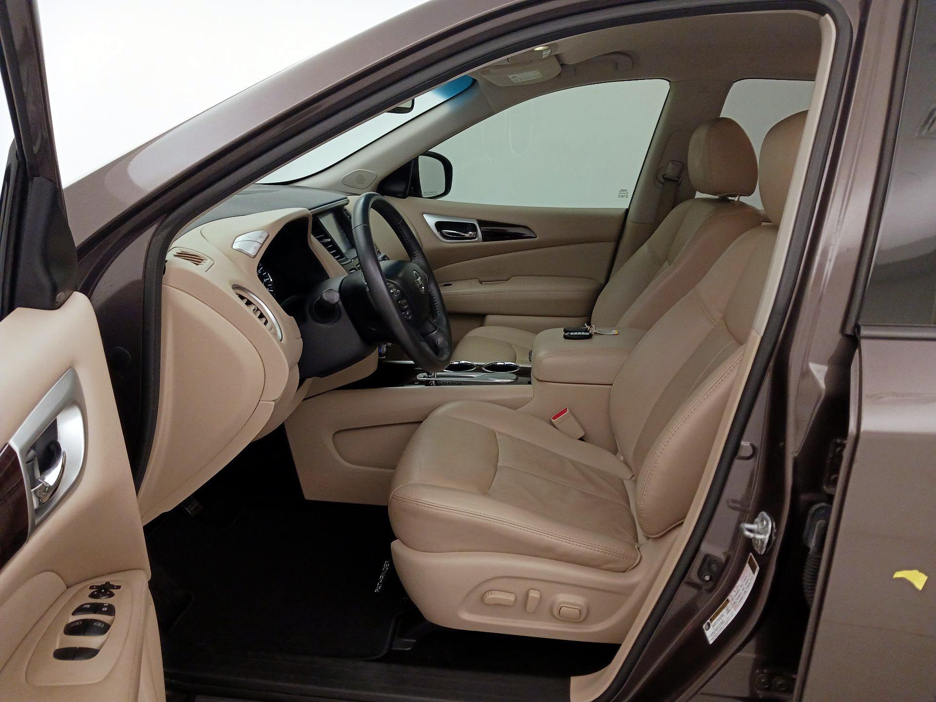 Thumbnail: 2016 Nissan Pathfinder - 11