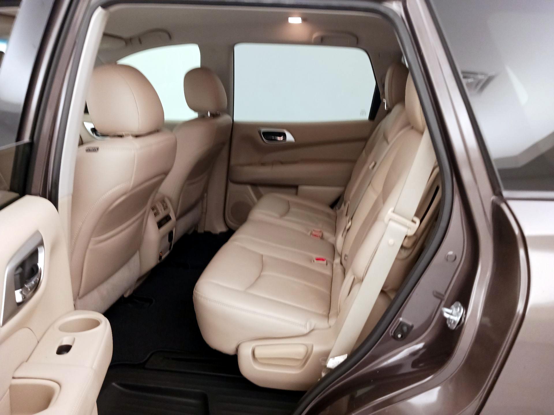 Thumbnail: 2016 Nissan Pathfinder - 20