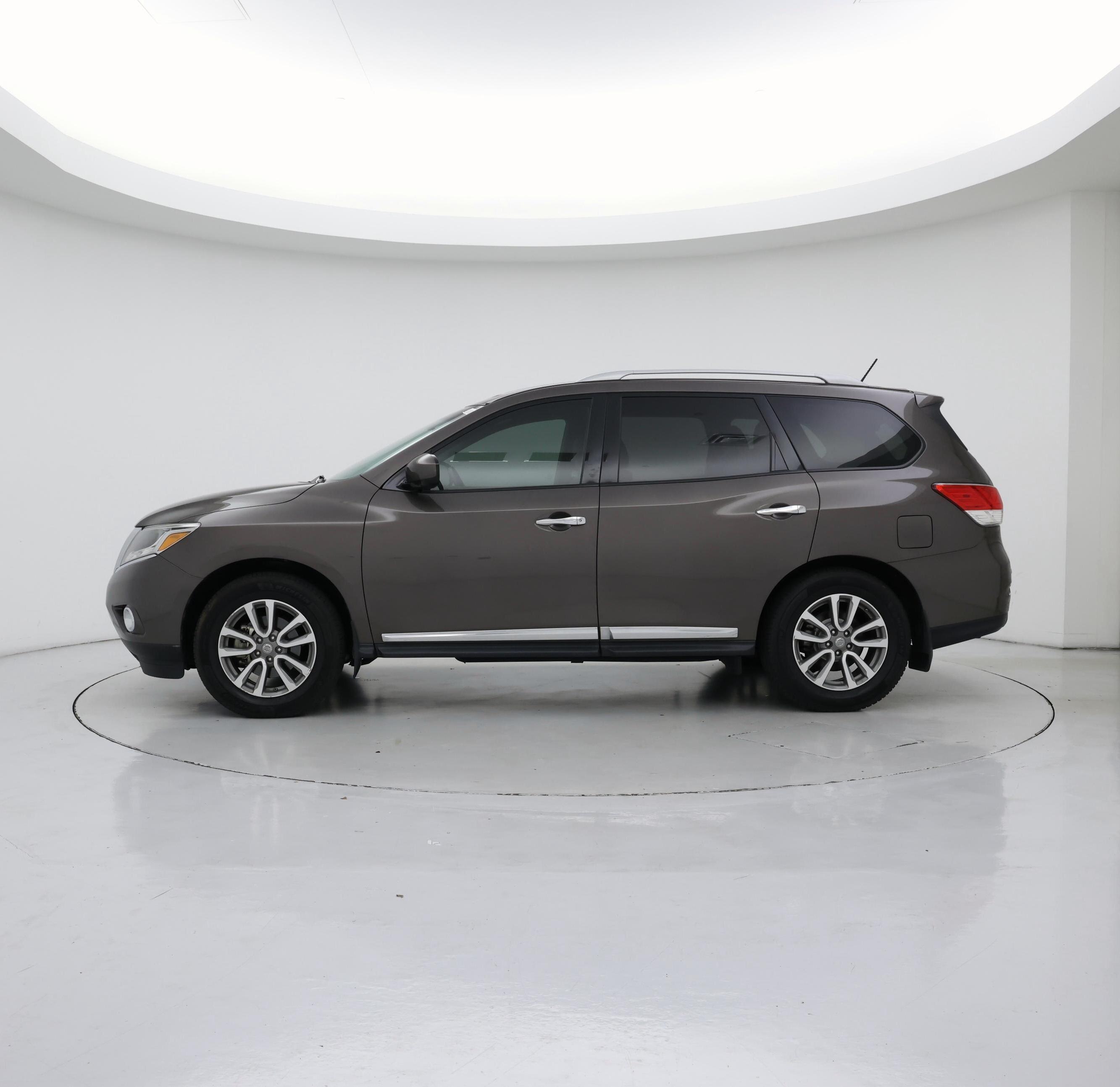 Thumbnail: 2016 Nissan Pathfinder - 3