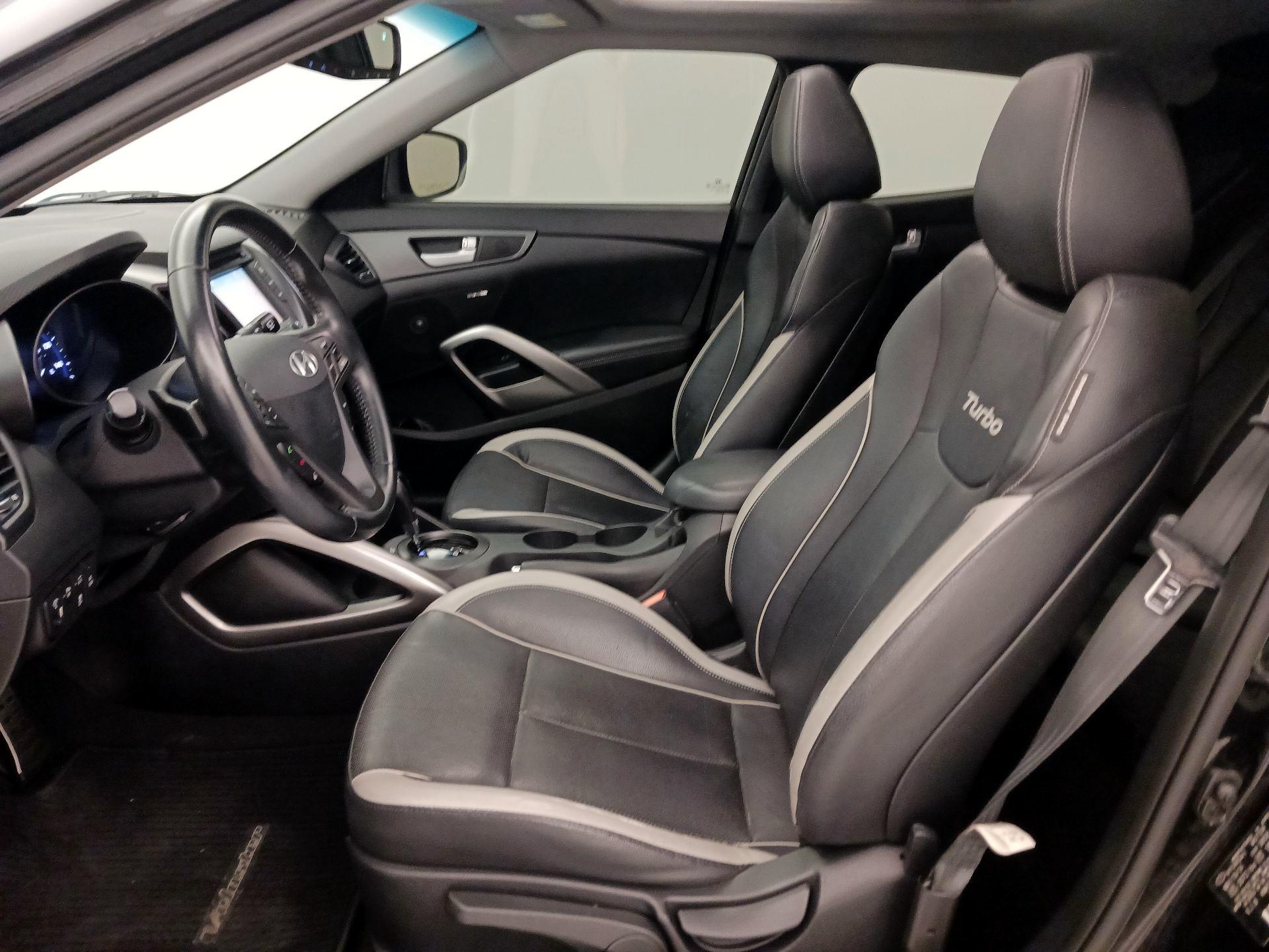 Thumbnail: 2015 Hyundai Veloster - 11