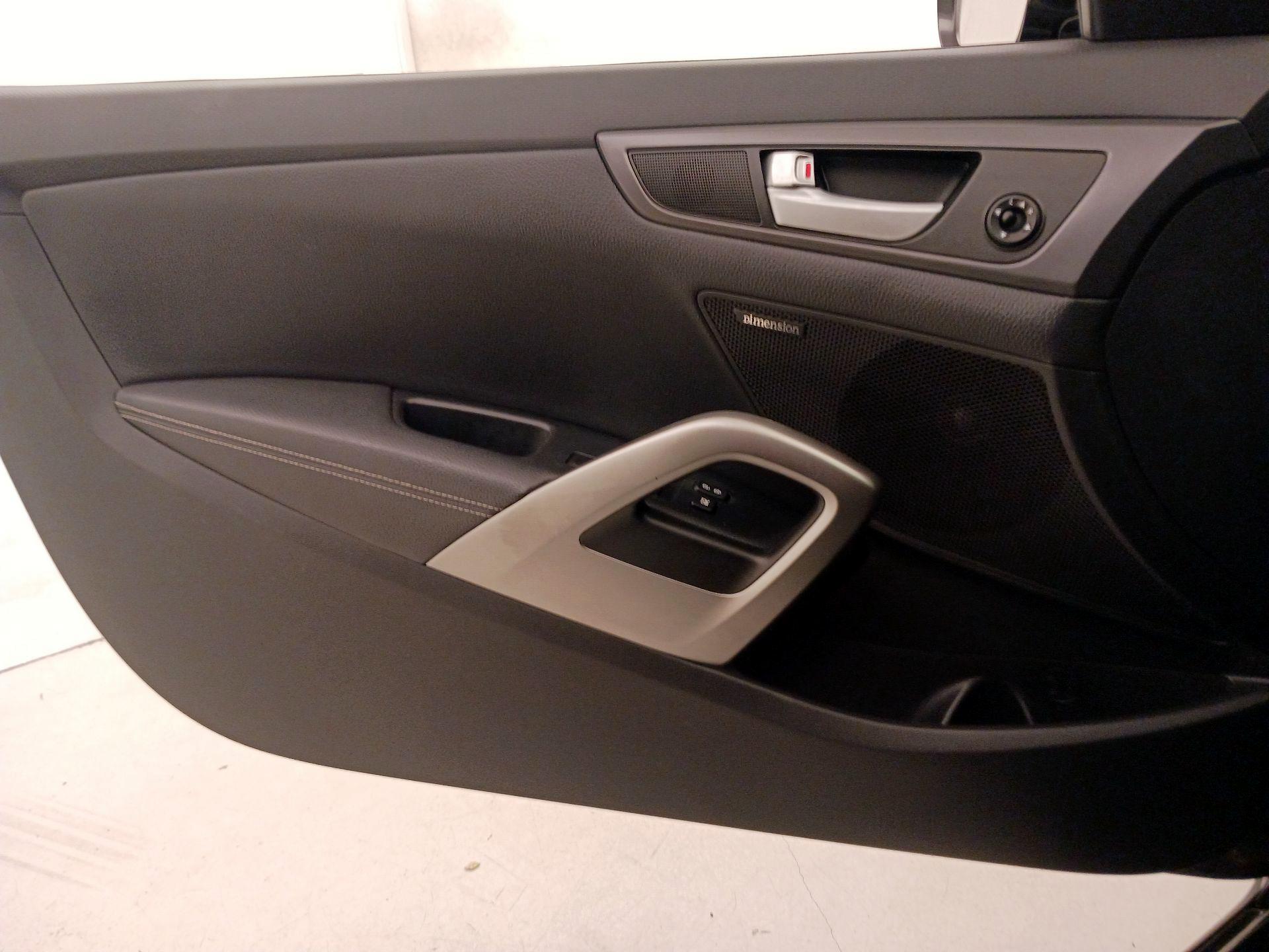 Thumbnail: 2015 Hyundai Veloster - 12