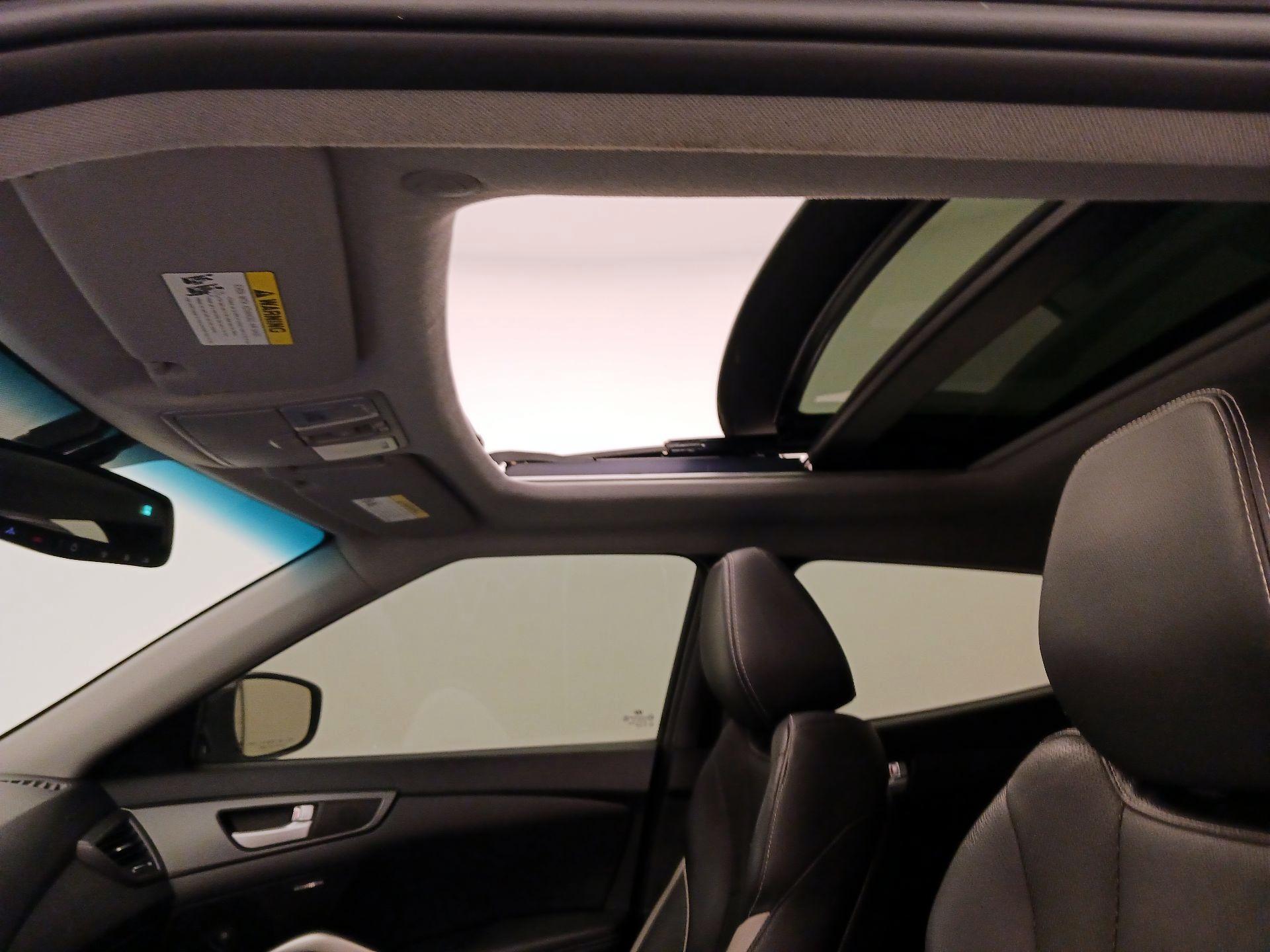 Thumbnail: 2015 Hyundai Veloster - 20