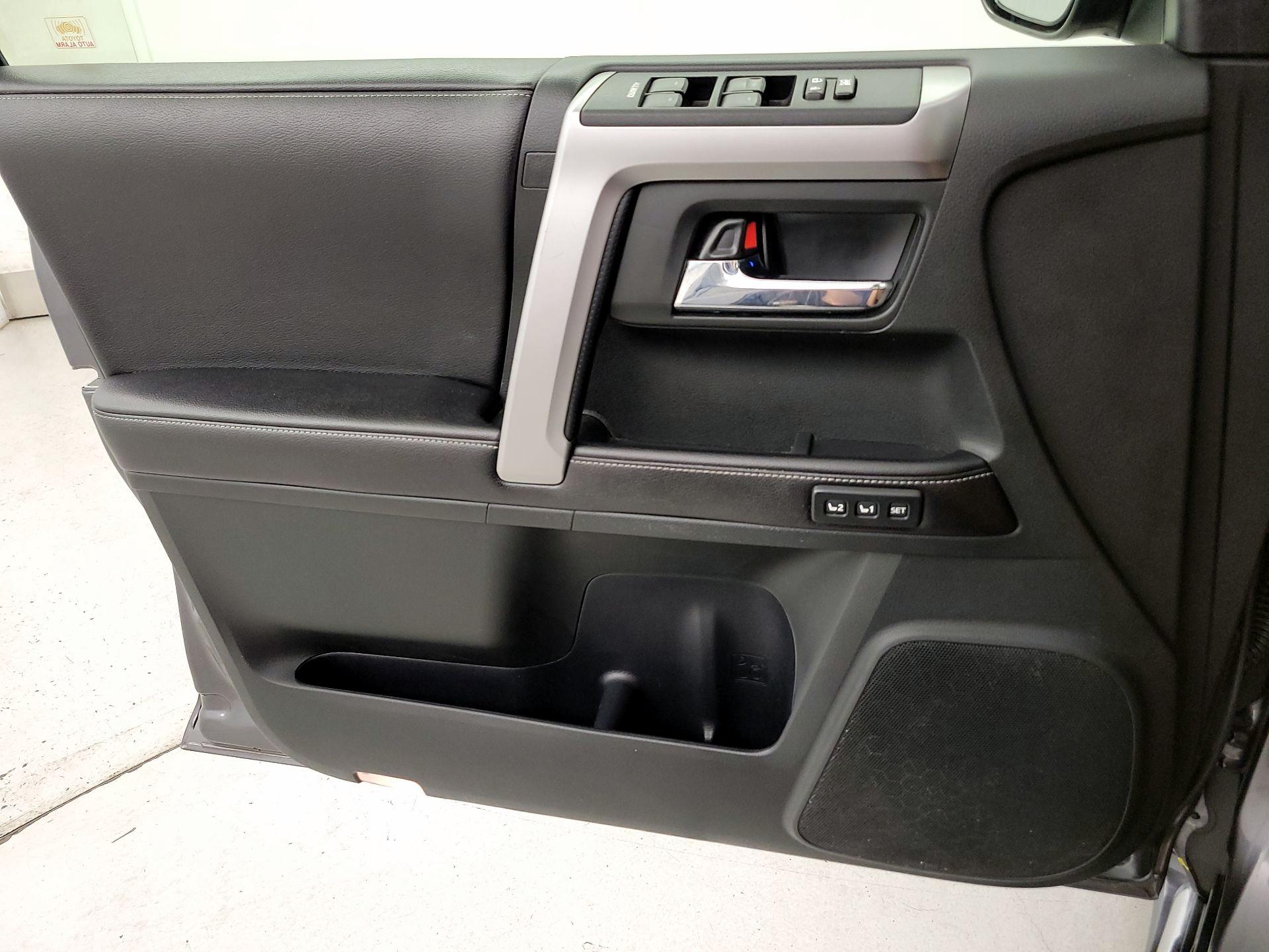 Thumbnail: 2016 Toyota 4Runner - 12