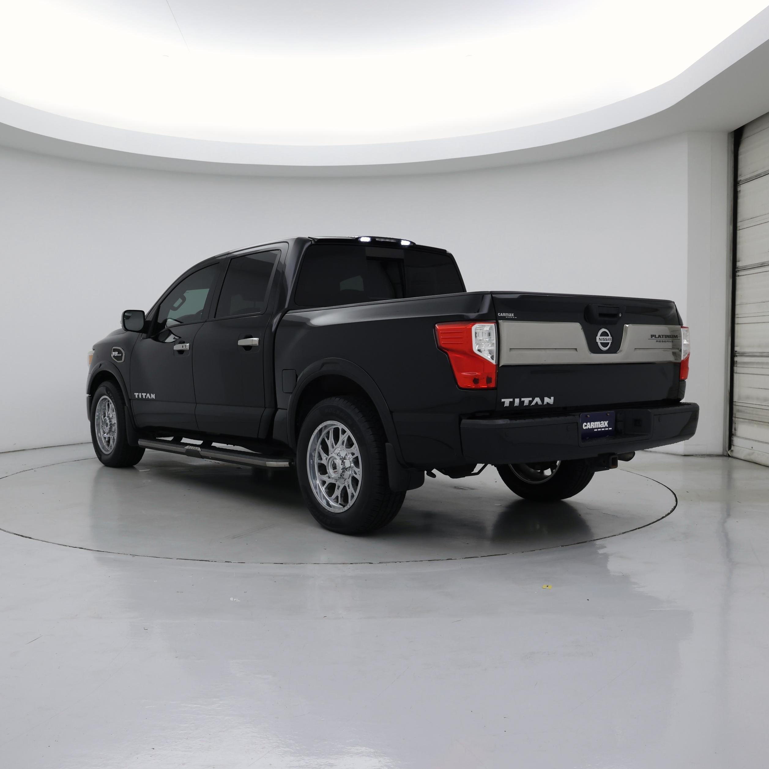 Thumbnail: 2017 Nissan Titan - 2