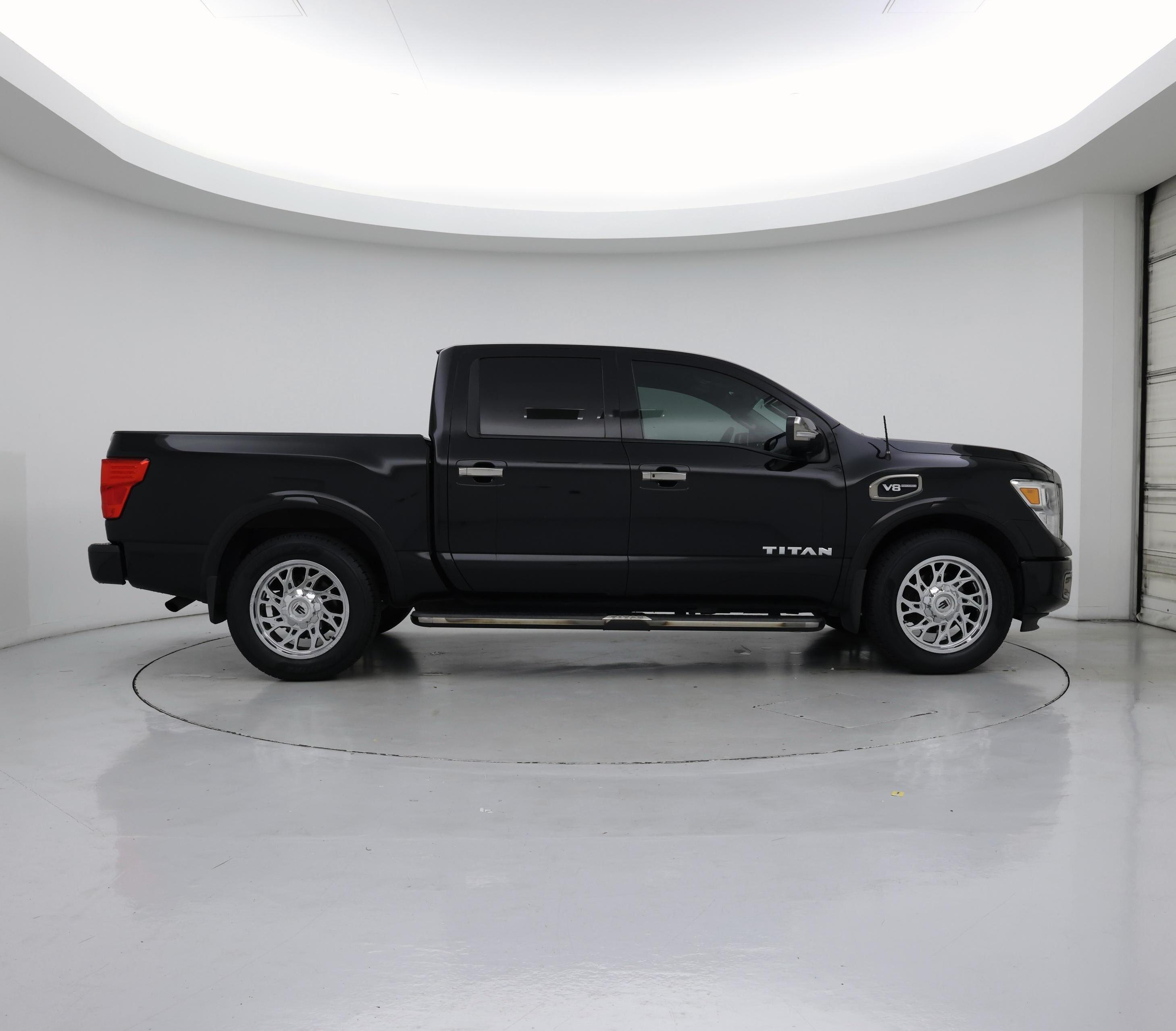 Thumbnail: 2017 Nissan Titan - 7
