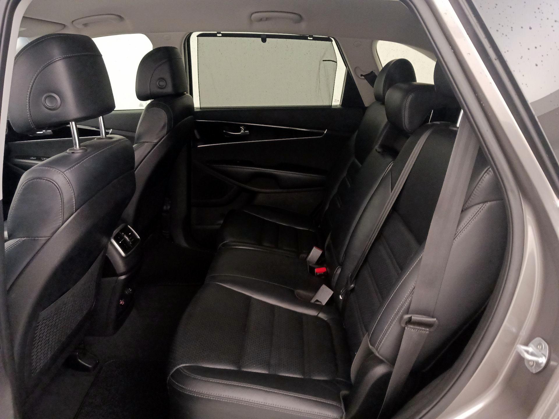 Thumbnail: 2017 Kia Sorento - 19